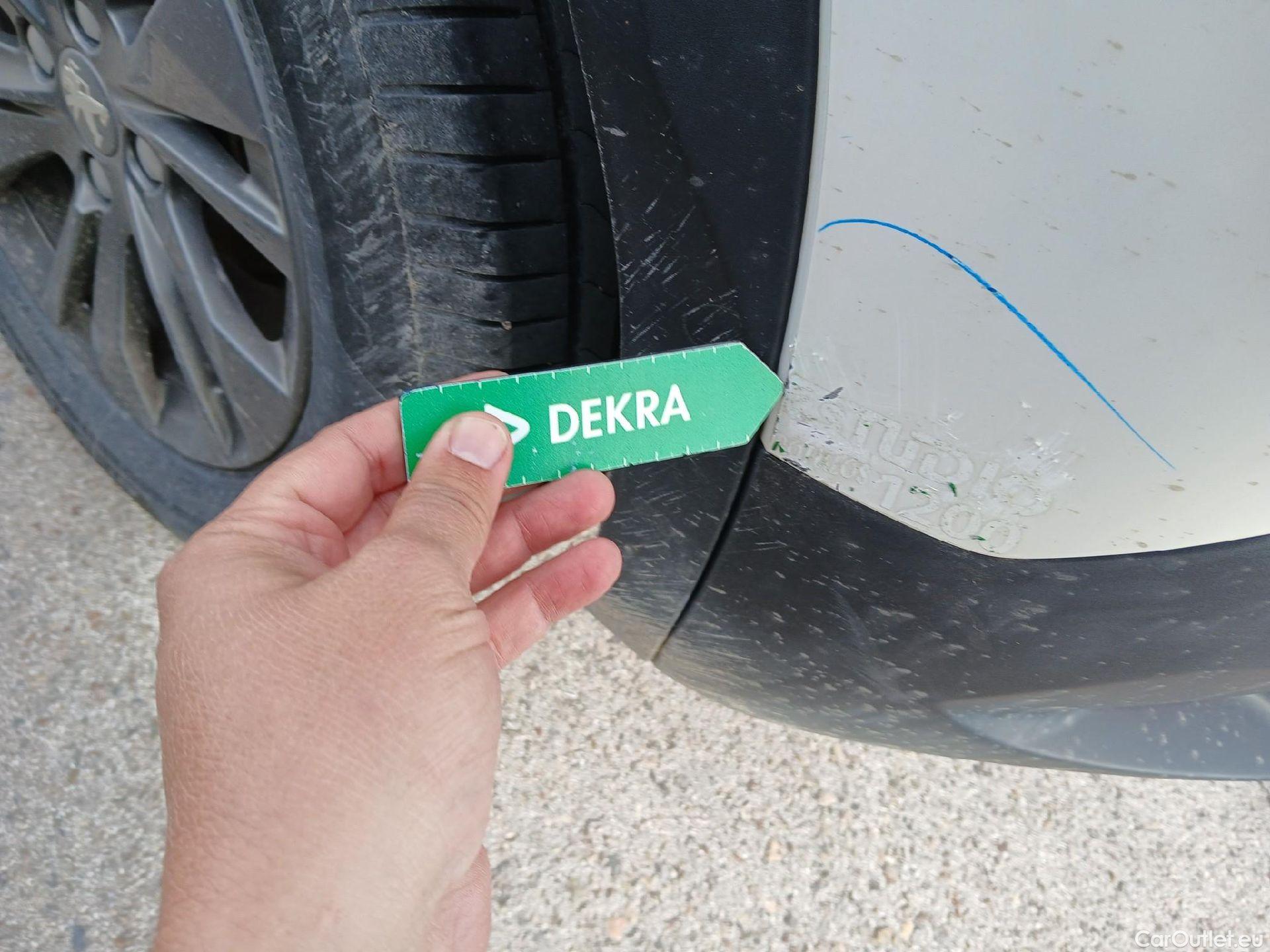  Peugeot  2008 PEUGEOT  / 2019 / 5P / todoterreno Active Pack BlueHDI 81kW (110CV) #11