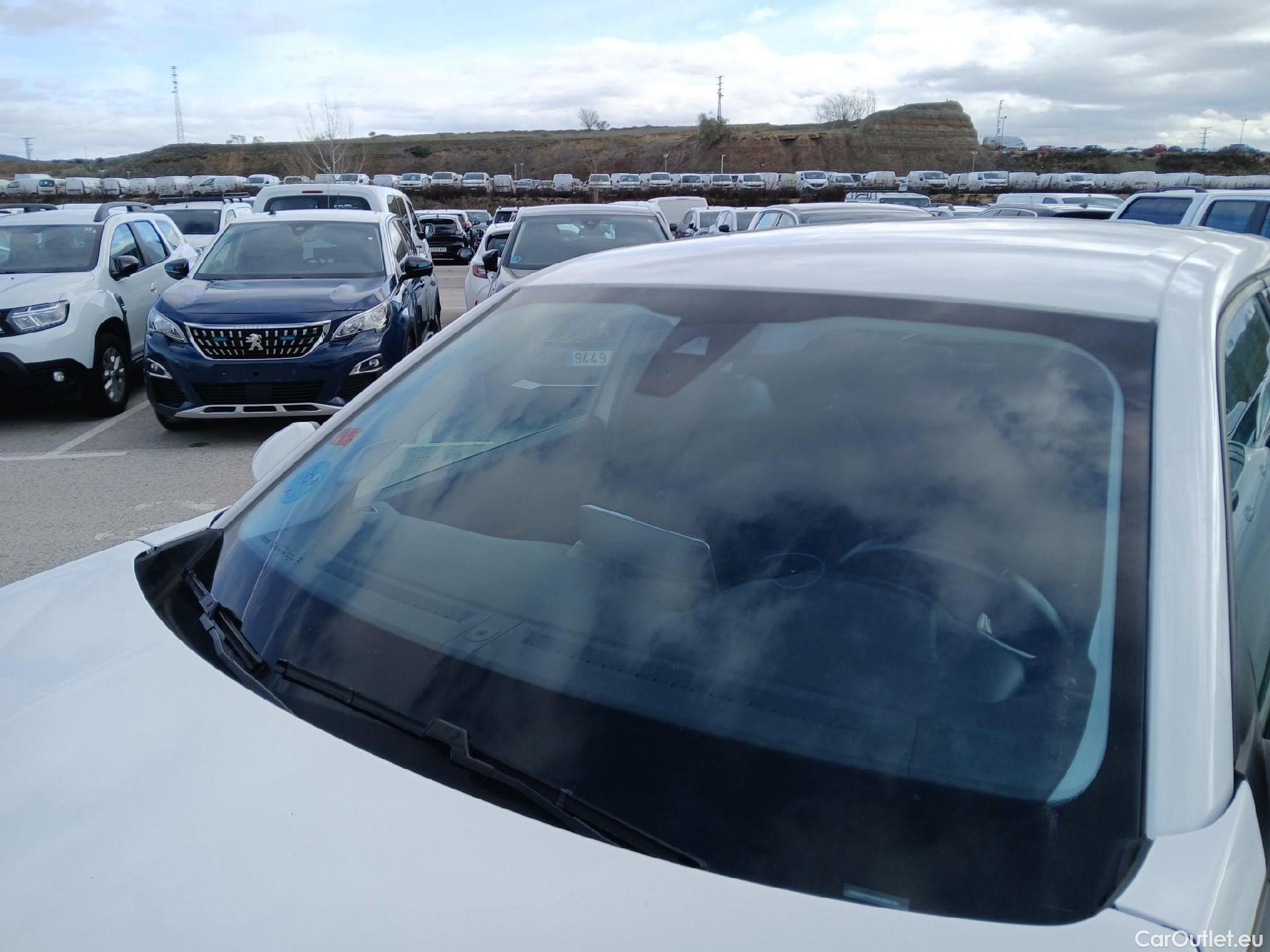  Peugeot  2008 PEUGEOT  / 2019 / 5P / todoterreno Active Pack BlueHDI 81kW (110CV) #5