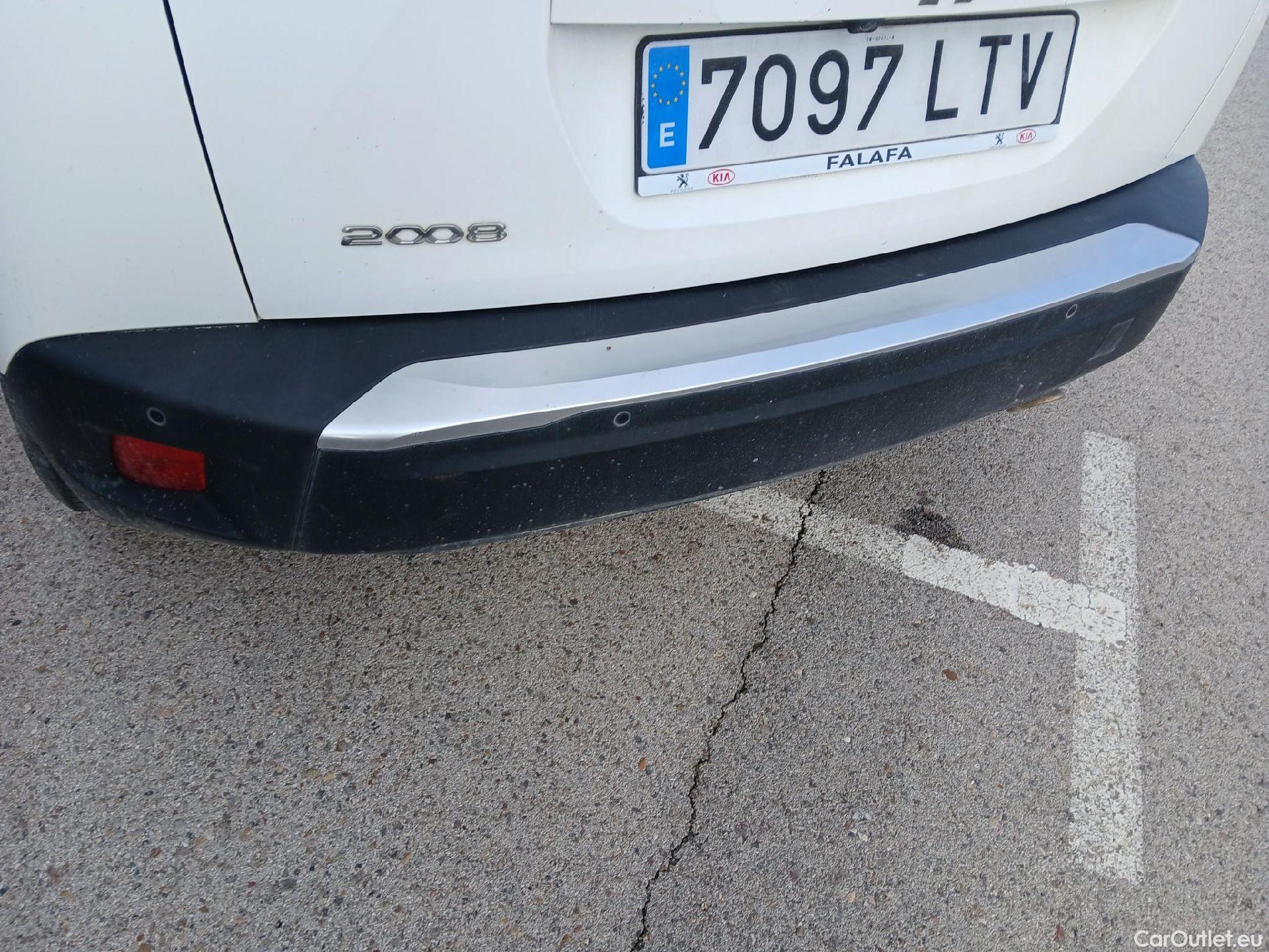  Peugeot  2008 PEUGEOT  / 2019 / 5P / todoterreno Active Pack BlueHDI 81kW (110CV) #13