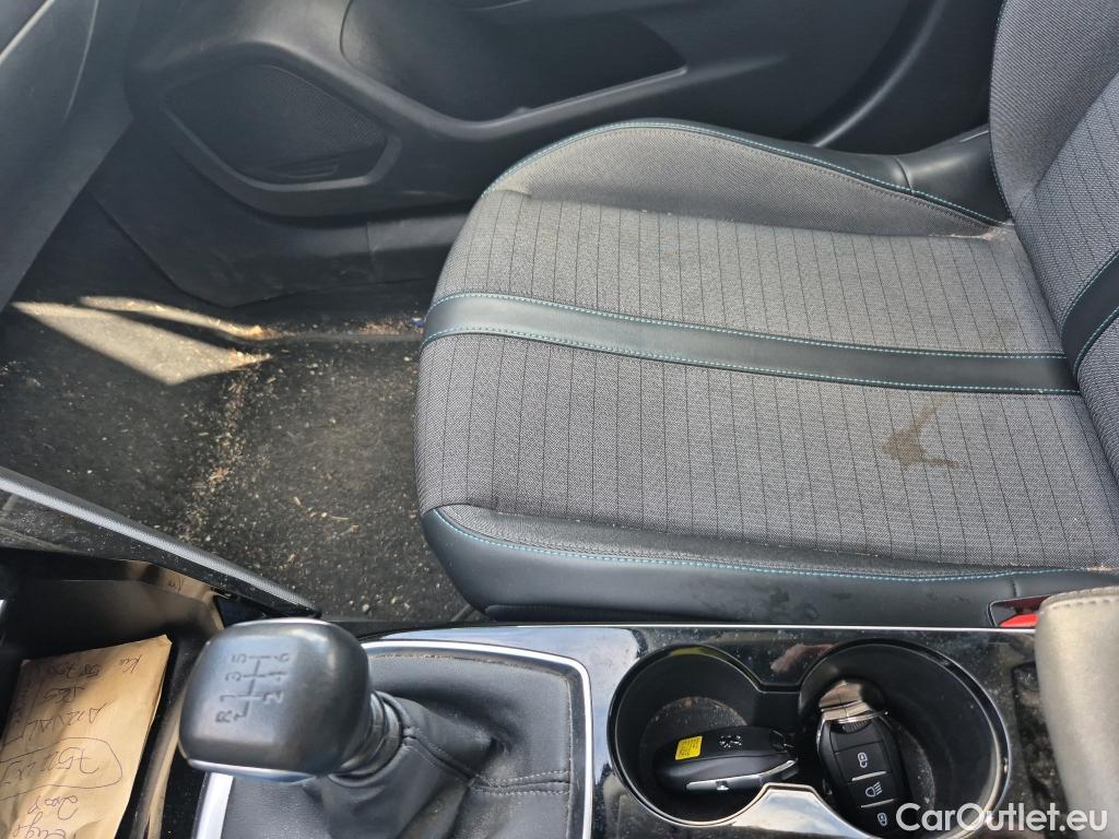  Peugeot  2008 PEUGEOT  / 2019 / 5P / todoterreno Allure BlueHDI 81kW (110CV) #27