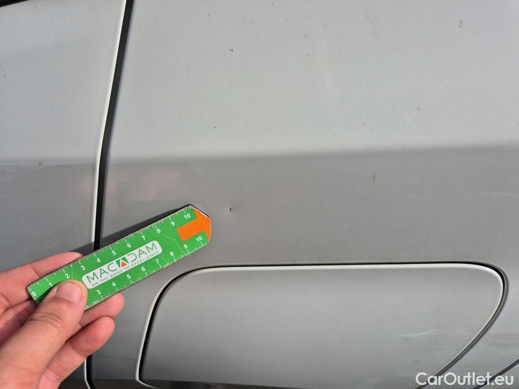  Peugeot  2008 PEUGEOT  / 2019 / 5P / todoterreno Allure BlueHDI 81kW (110CV) #29