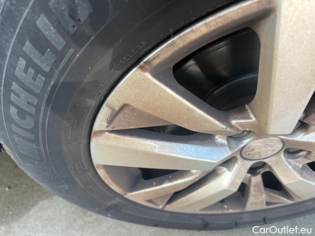  Peugeot  3008 PEUGEOT  / 2020 / 5P / todoterreno 1.2 PureTech 96KW S&S Active Pack EAT8 #15