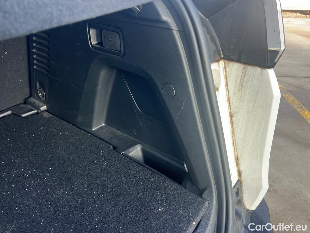  Peugeot  3008 PEUGEOT  / 2020 / 5P / todoterreno 1.2 PureTech 96KW S&S Active Pack EAT8 #21