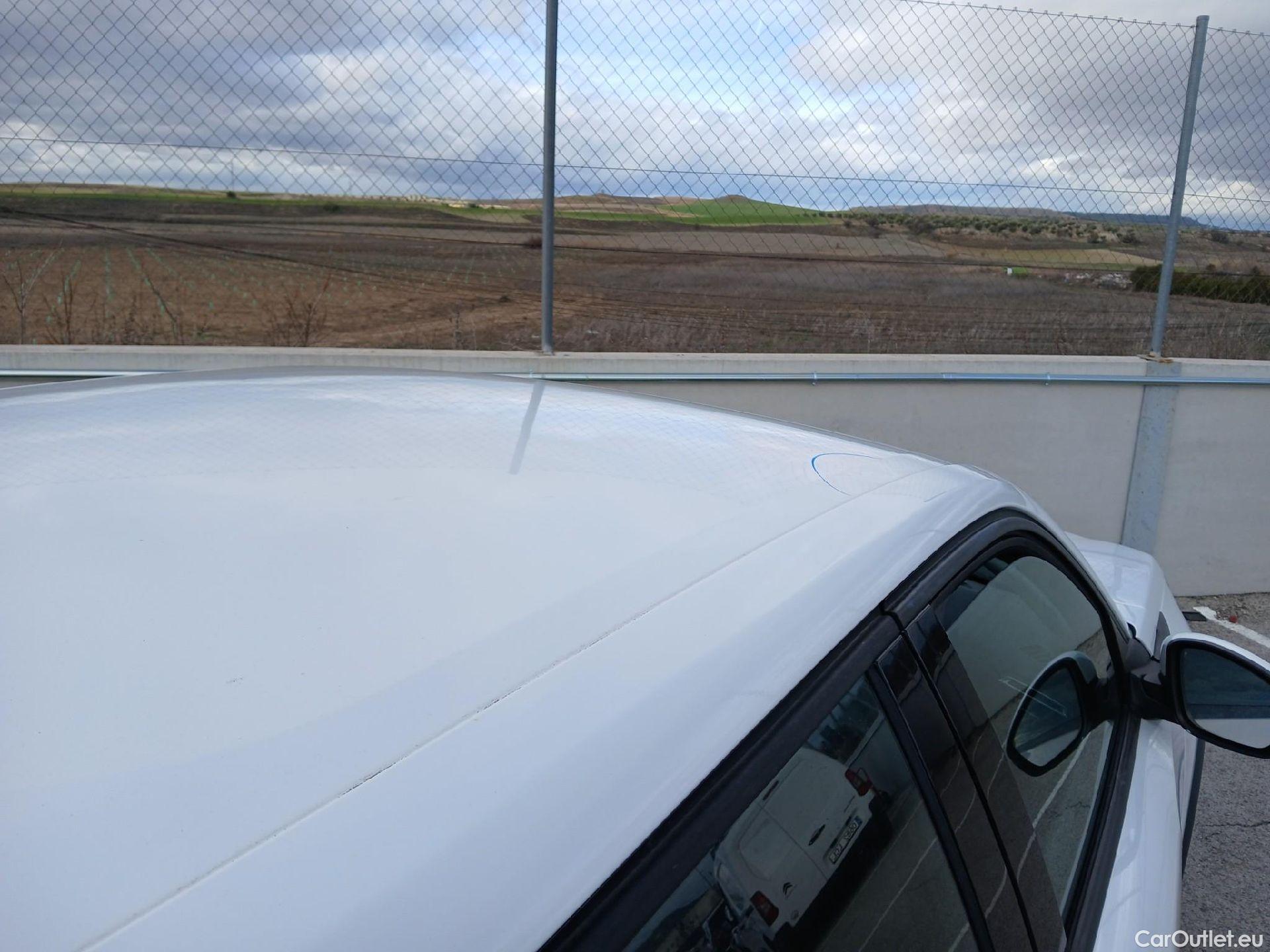  Peugeot  2008 PEUGEOT  / 2019 / 5P / todoterreno Active Pack BlueHDI 81kW (110CV) #18