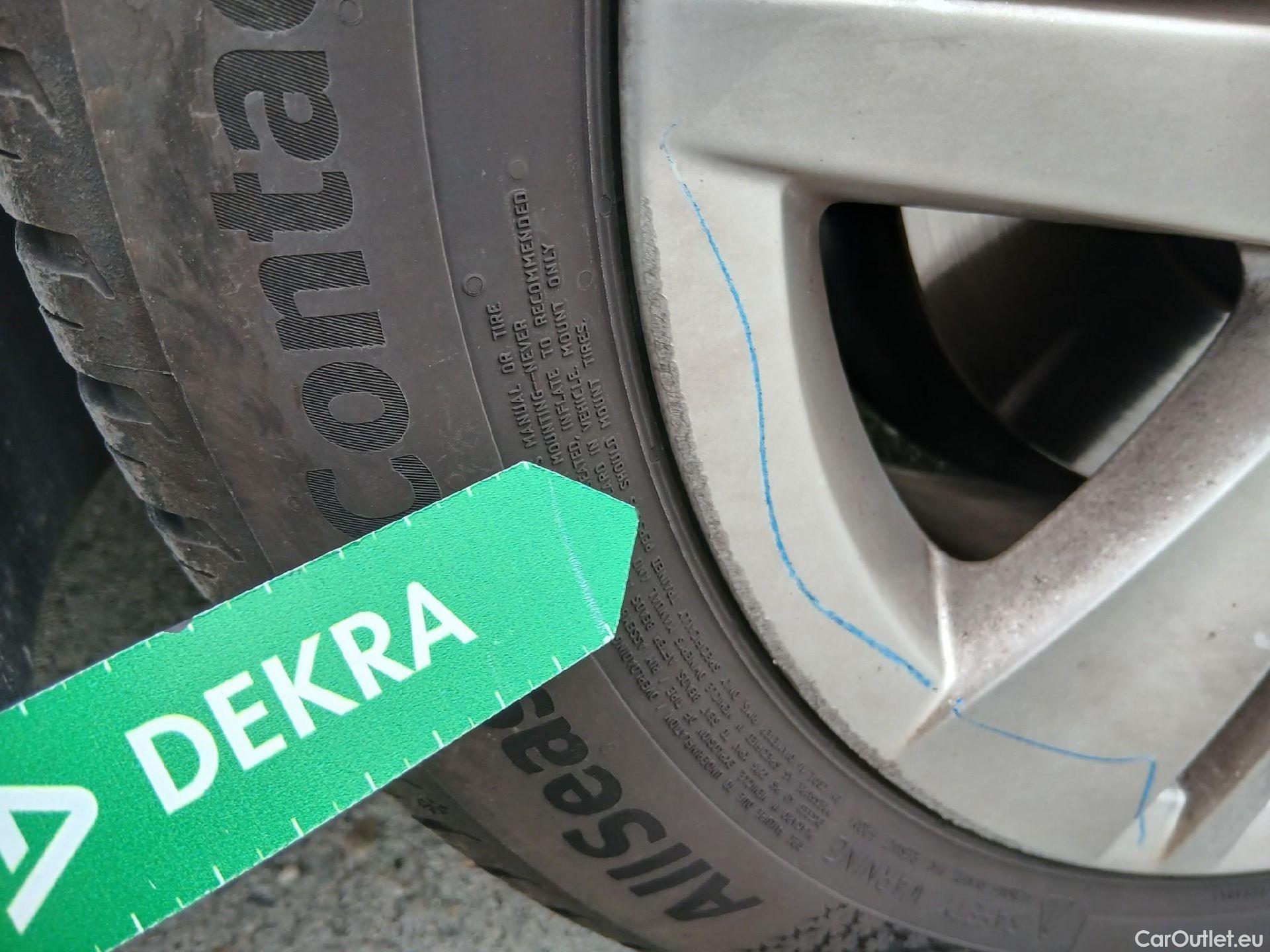  Volkswagen  Golf  VOLKSWAGEN / 2020 / 5P / berlina con portón Life 2.0 TDI 85kW (115CV) #35