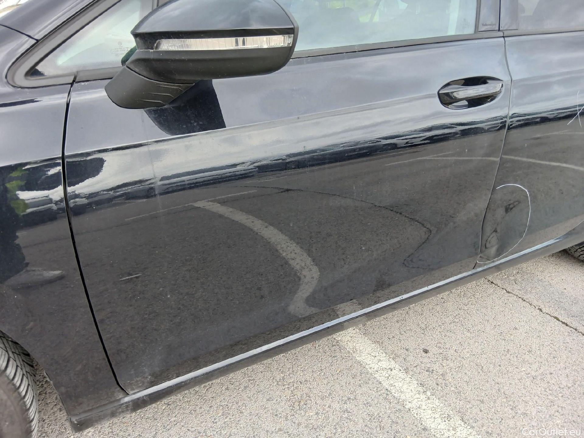  Volkswagen  Golf  VOLKSWAGEN / 2020 / 5P / berlina con portón Life 2.0 TDI 85kW (115CV) #10