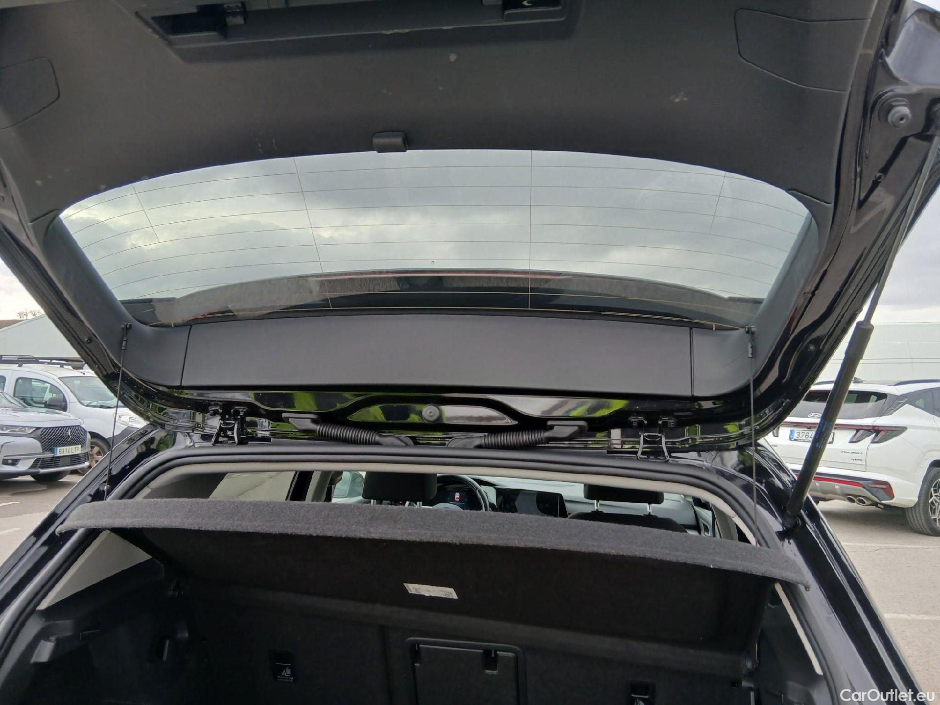  Volkswagen  Golf  VOLKSWAGEN / 2020 / 5P / berlina con portón Life 2.0 TDI 85kW (115CV) #24