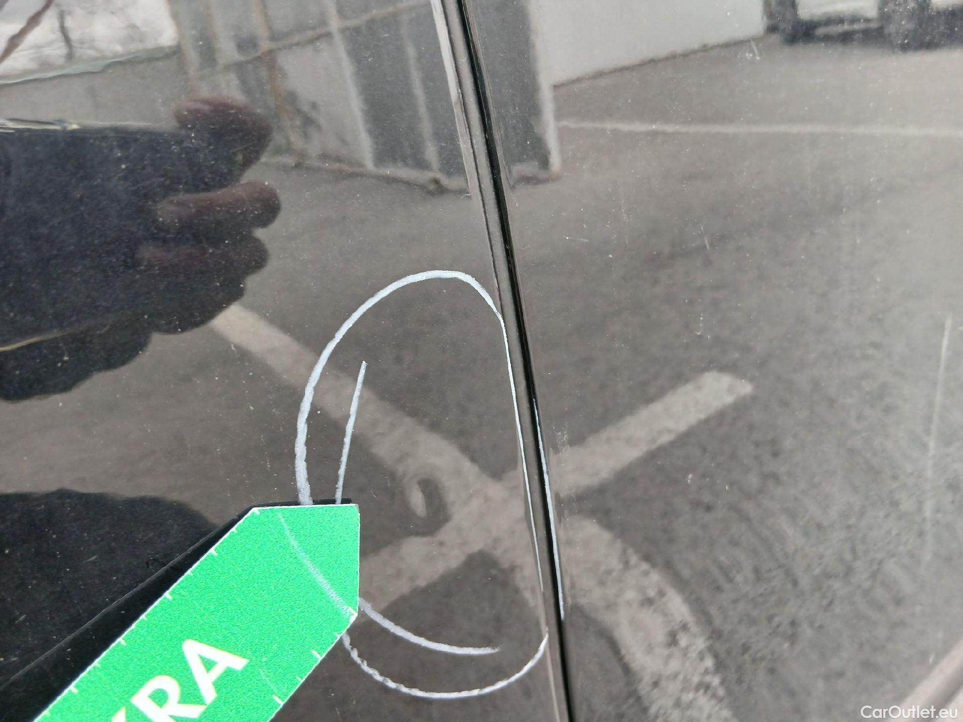  Volkswagen  Golf  VOLKSWAGEN / 2020 / 5P / berlina con portón Life 2.0 TDI 85kW (115CV) #27