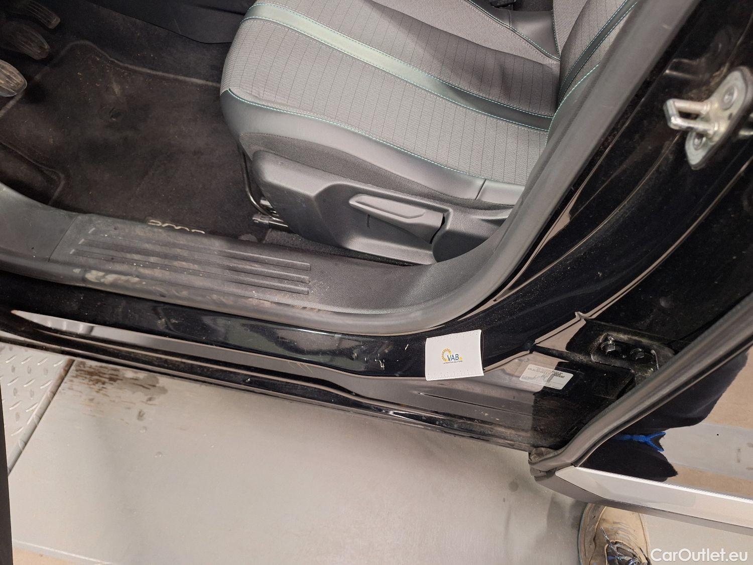  Peugeot  2008 Peugeot,  '19, Peugeot  1.2 Puretech 74kW S&S Allure 5d #43