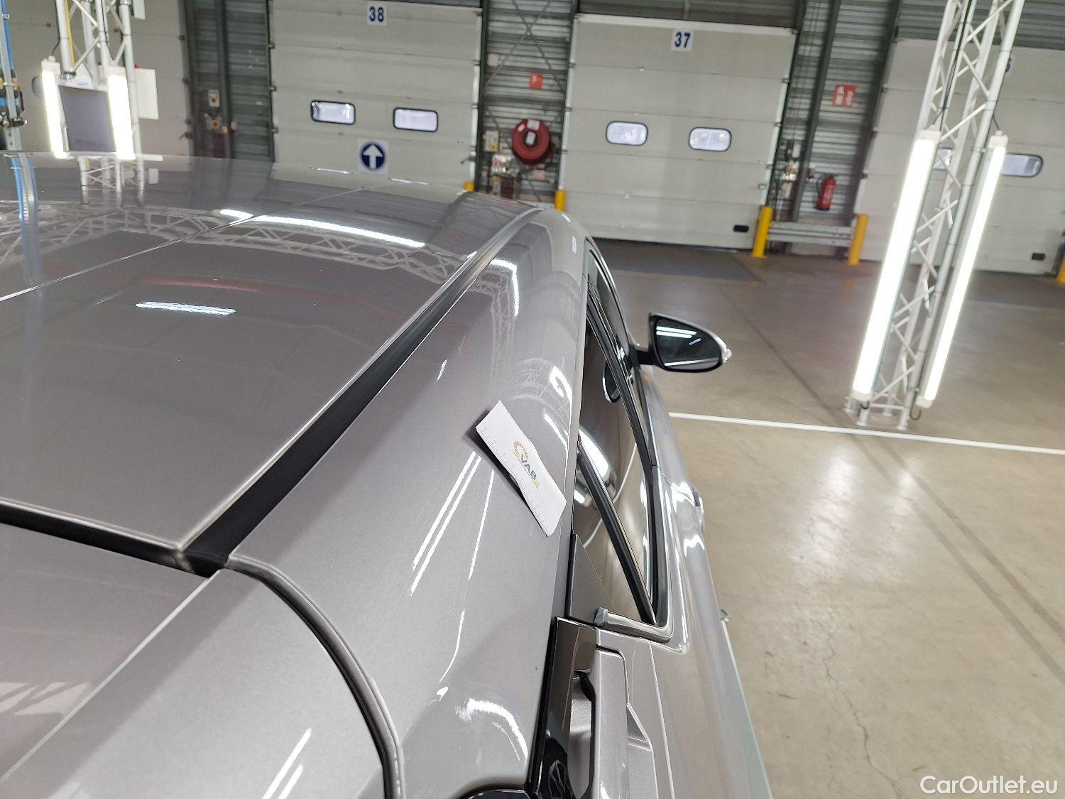  Toyota  C-HR Toyota,  '16, Toyota  1.8 VVT i-Hybrid C-Hic Mono-Tone E-CVT #21