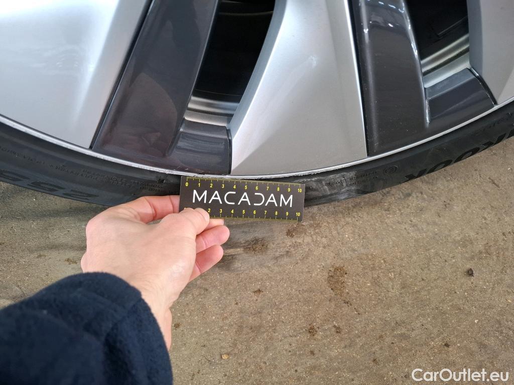  Tesla  Model Y TESLA  / 2020 / 5P / SUV Grande Autonomie Dual-Motor AWD #46