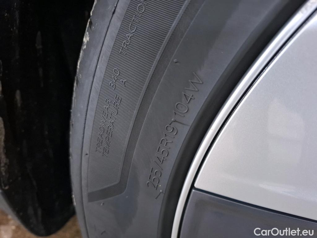  Tesla  Model Y TESLA  / 2020 / 5P / SUV Grande Autonomie Dual-Motor AWD #4