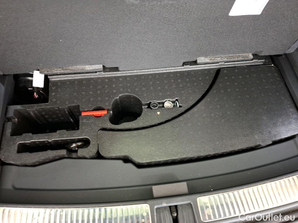  Volkswagen  Touareg VOLKSWAGEN  / 2023 / 5P / SUV 3.0 V6 EHYBRID 4WD R AUTO #8