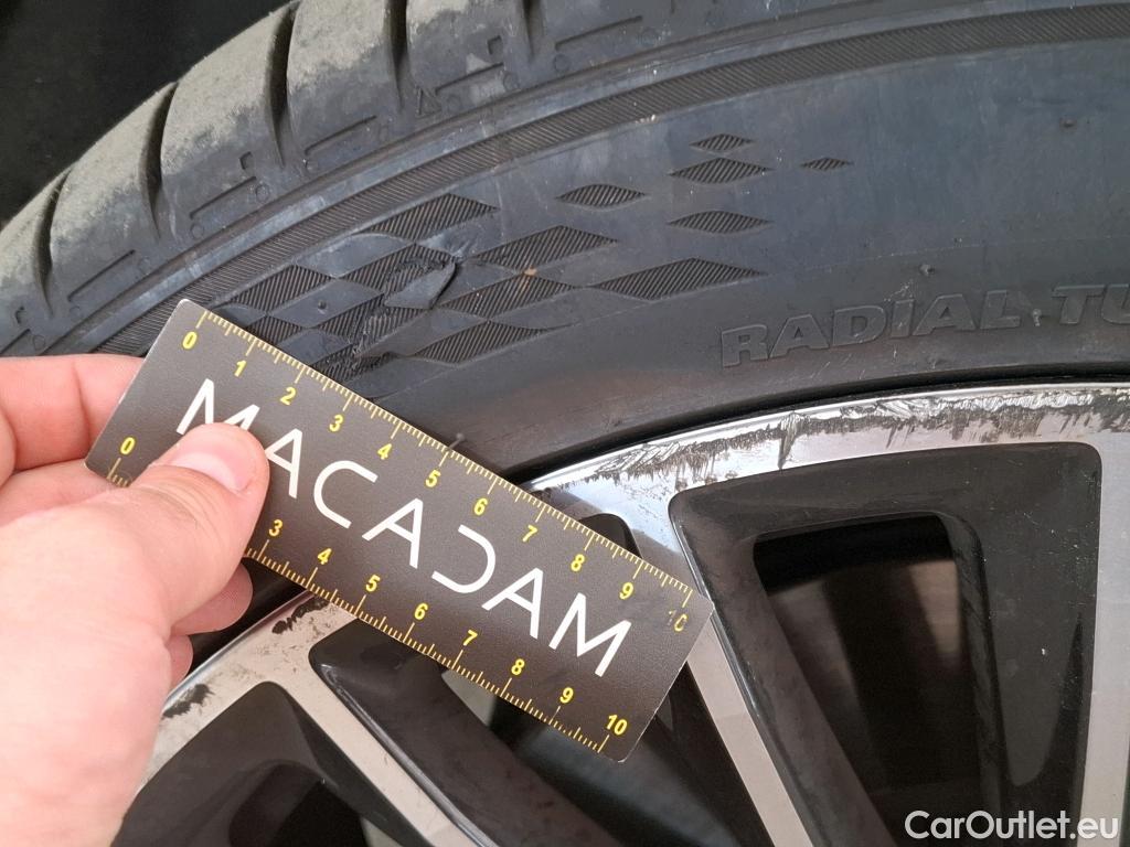  Mercedes  G-Klasee MERCEDES-BENZ GLC Coupe / 2023 / 5P / Coupé GLC 300 e AMG Line 4MATIC #16