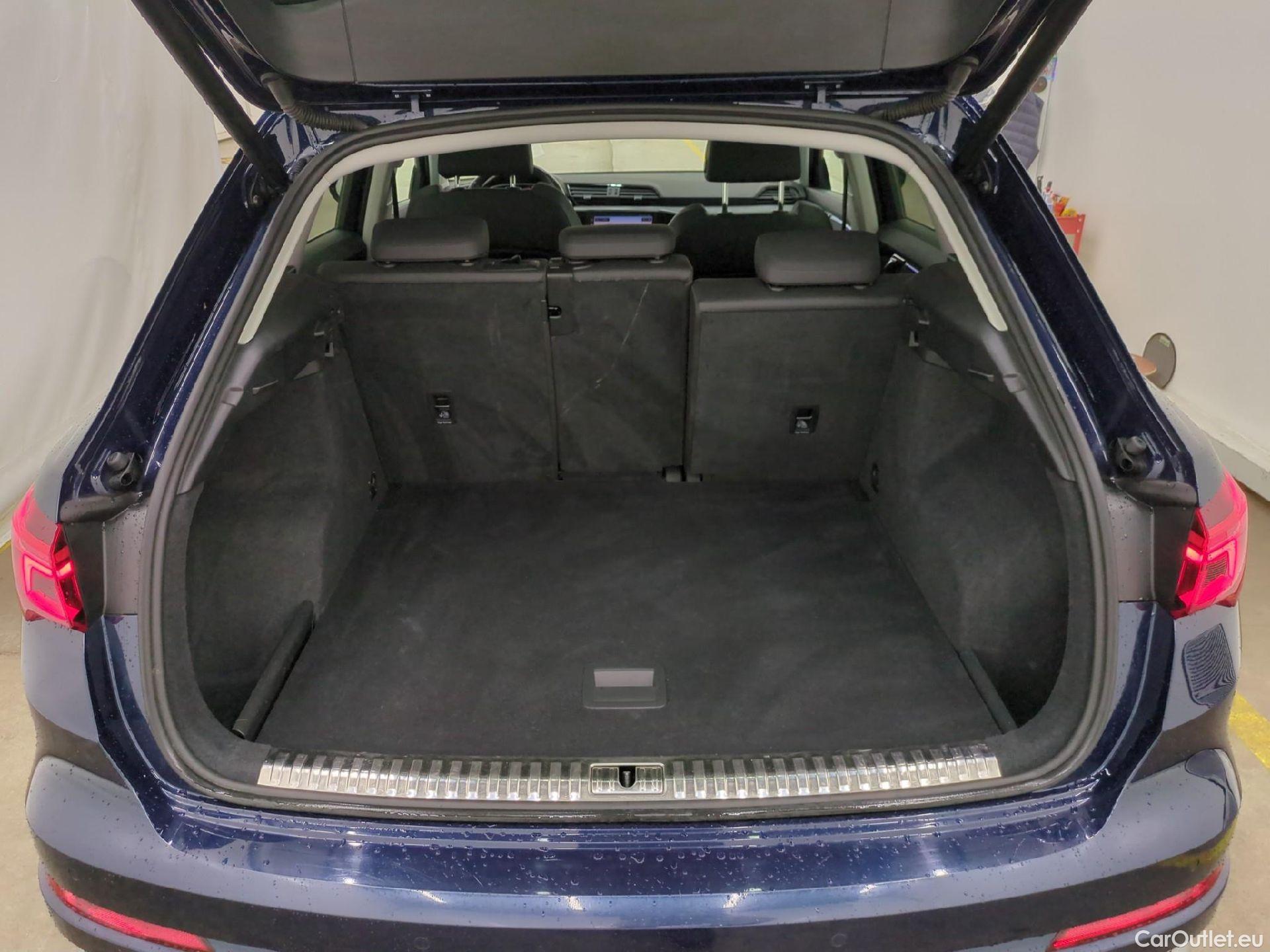  Audi  Q3  35 TDI Design luxe 2.0 TDI 150CV BVA7 E6dT #1