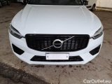  Volvo  XC60 VOLVO  / 2017 / 5P / SUV B4 D AWD GEARTR. R-DESIGN MY21 #32