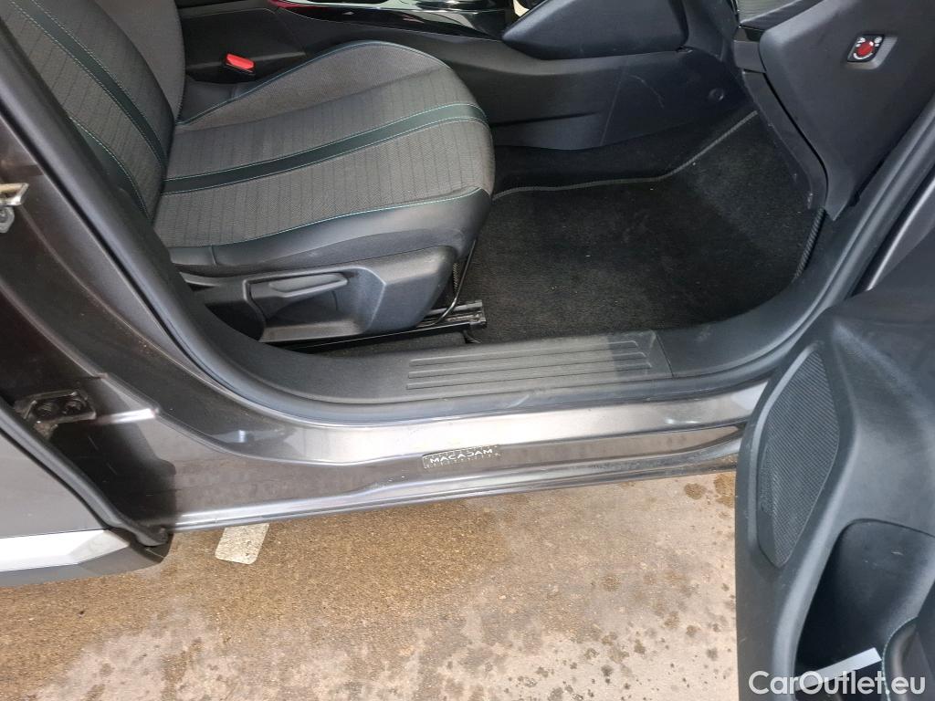  Peugeot  2008  Allure Business 1.5 HDi 130CV BVA8 E6d #46
