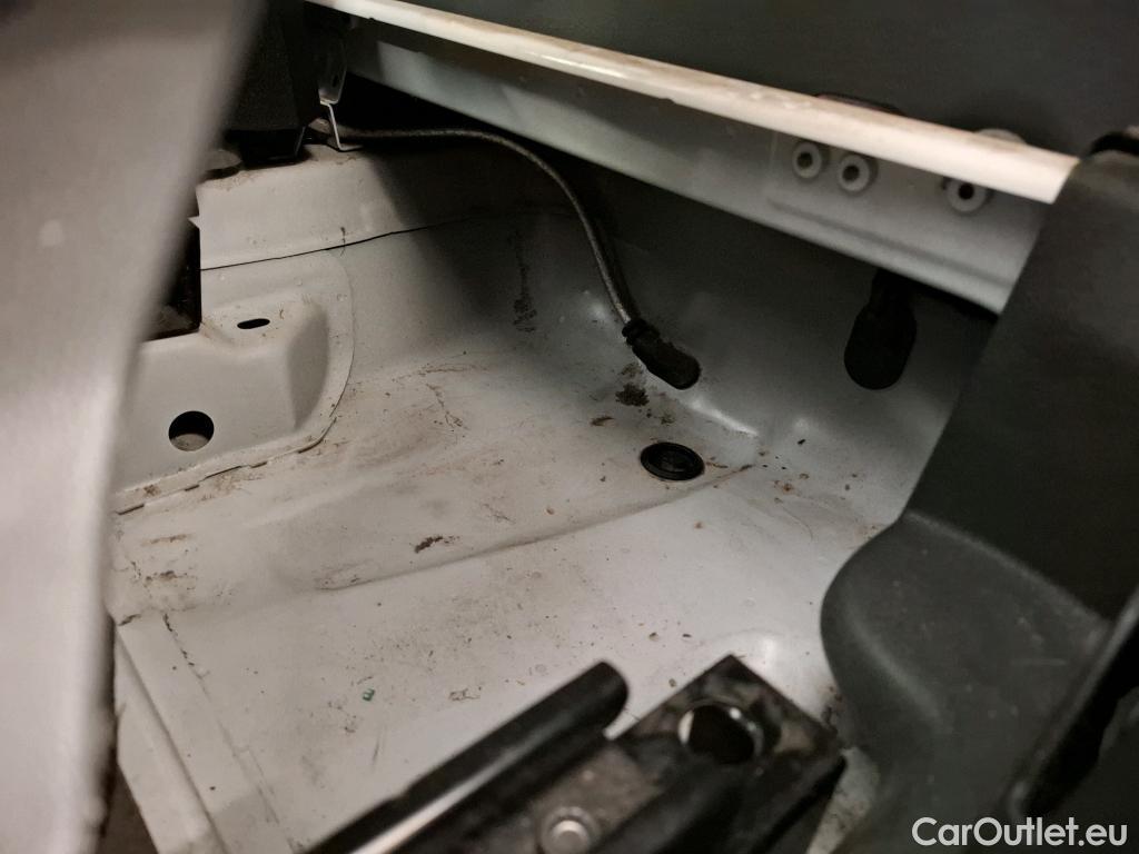  Volkswagen  Caddy VOLKSWAGEN  Van / 2015 / 4P / Fourgonnette 1.4 TGI GNV 110 Business Line #26