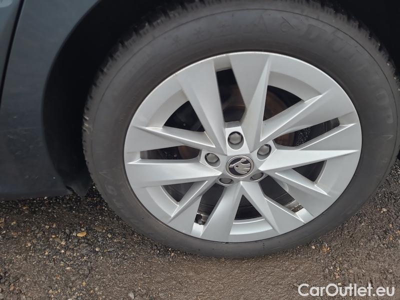  Skoda  Octavia  Lim. (NX3)(2020)  1.5TSI 110 Style 5d #24
