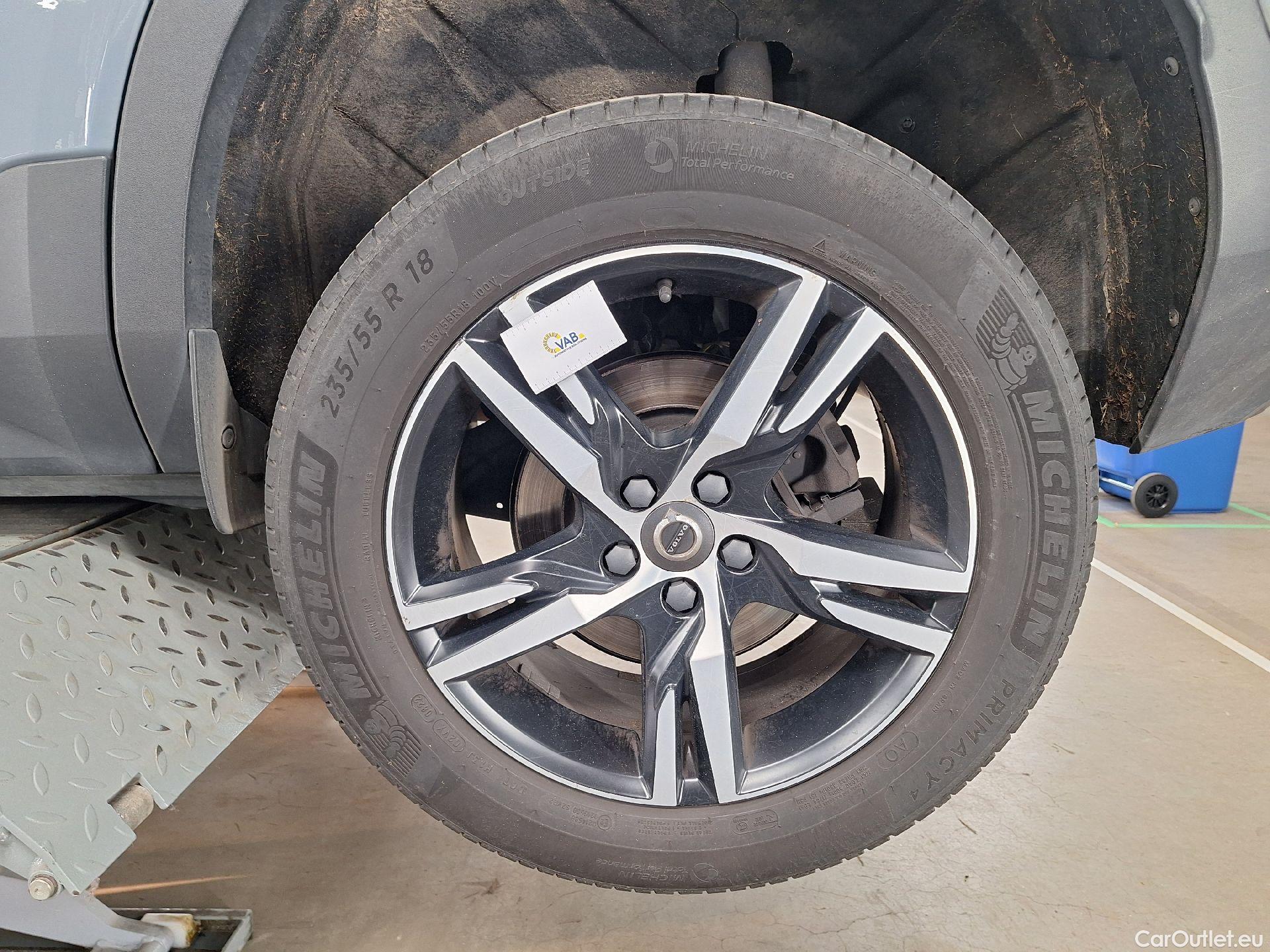  Volvo  XC 40 Volvo, XC40 '17, Volvo XC40 D4 AWD Geartronic R-Design 5d #60