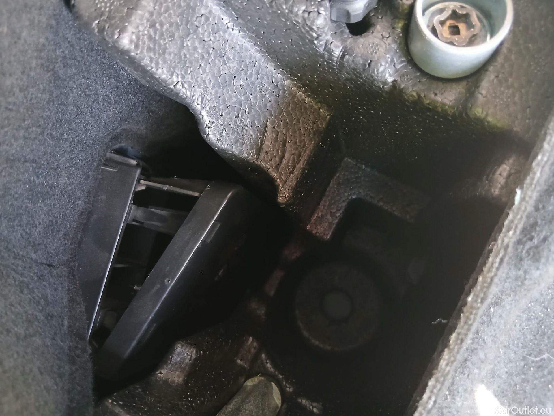  Bmw  Serie 1 BMW  / 2019 / 5P / berlina con portón 116d Business #2