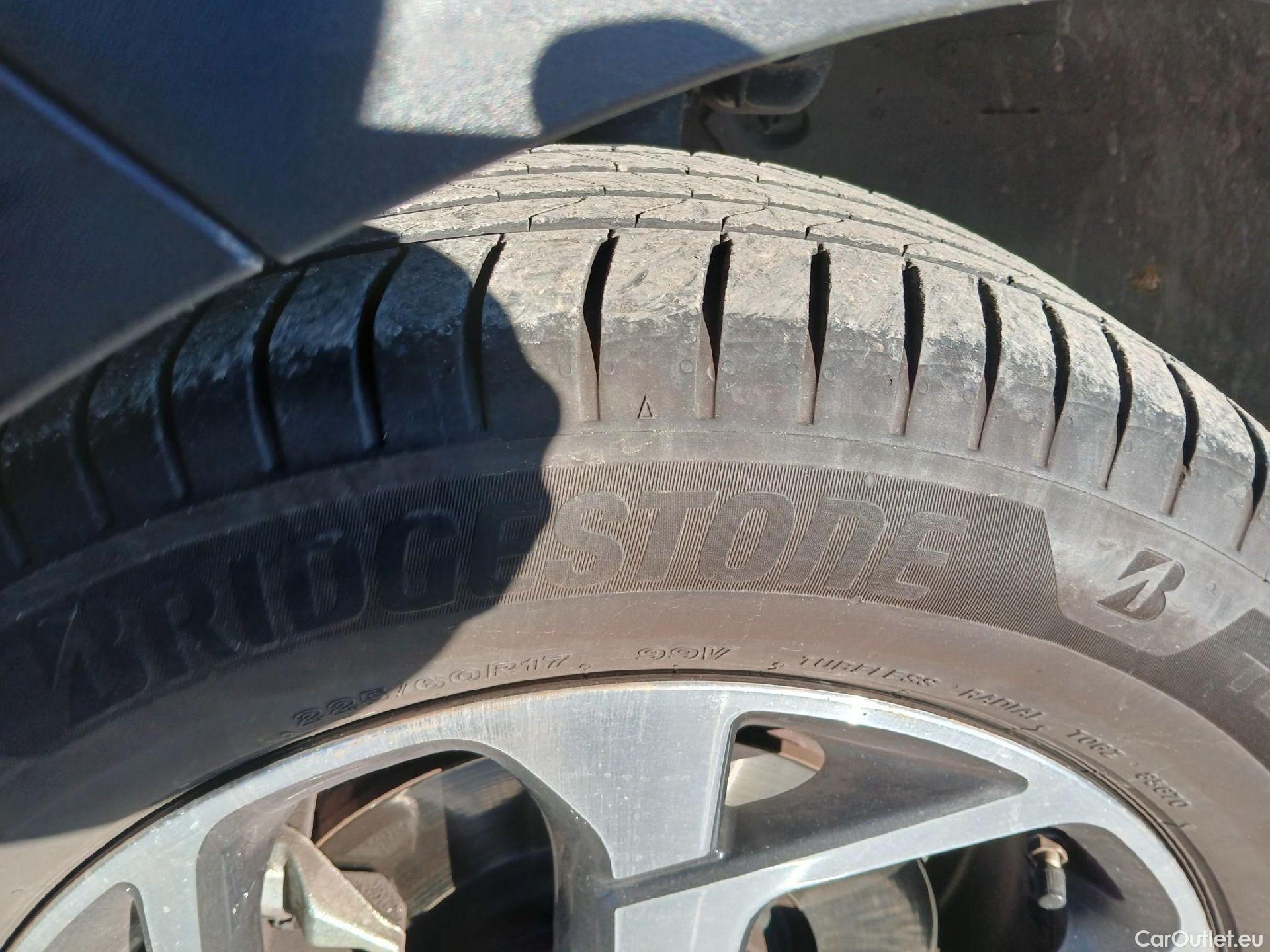  KIA  Sportage KIA  1.6MHEV Drive 100kW(136CV) 4x2(Crist Tintados) #12