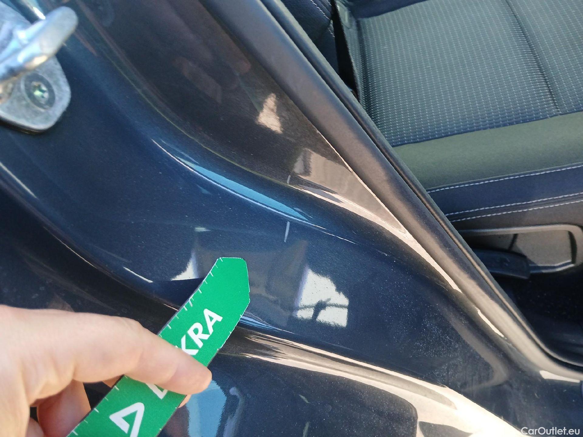  KIA  Sportage KIA  1.6MHEV Drive 100kW(136CV) 4x2(Crist Tintados) #4