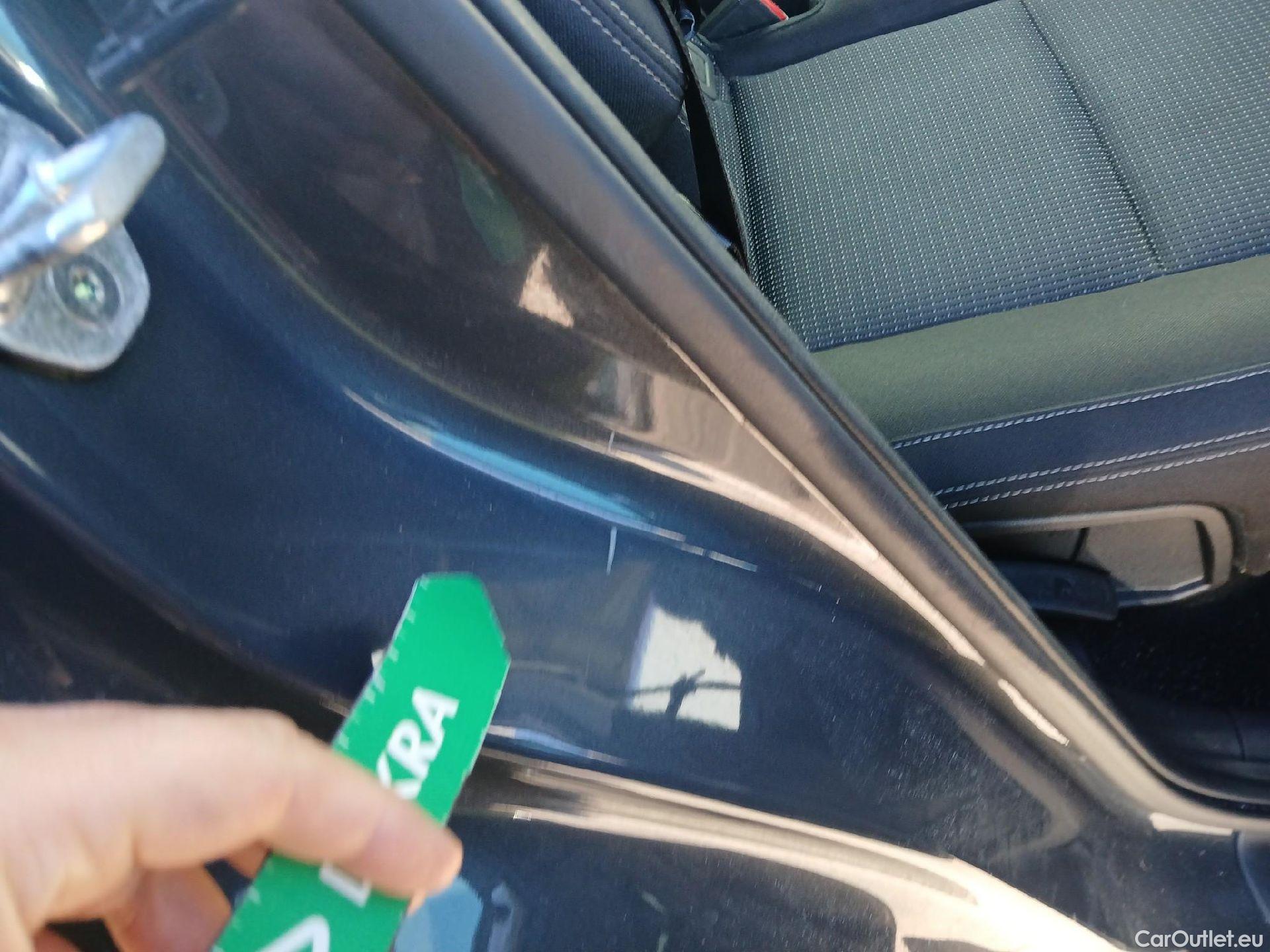  KIA  Sportage KIA  1.6MHEV Drive 100kW(136CV) 4x2(Crist Tintados) #3