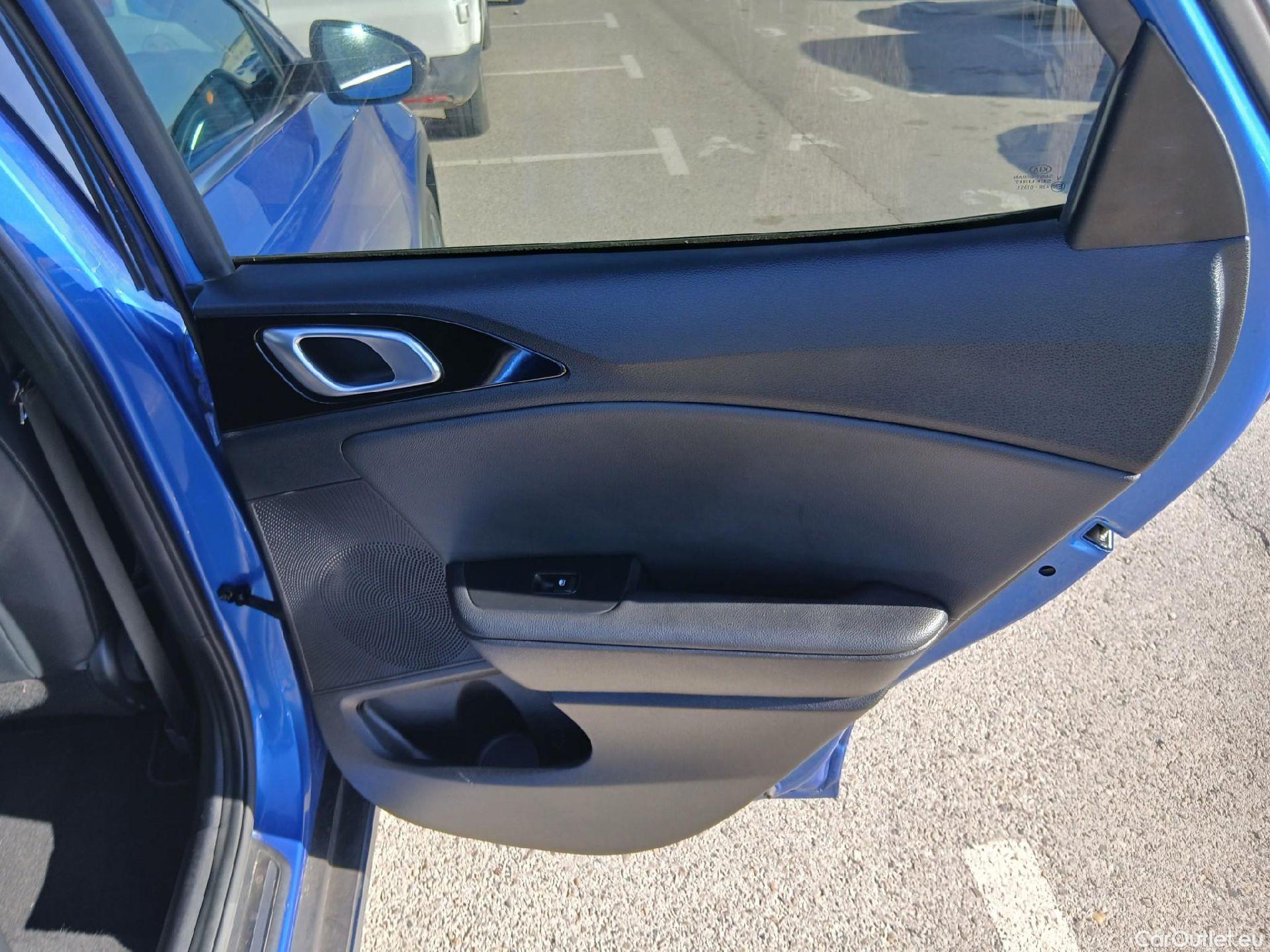  KIA  XCeed KIA  / 2019 / 5P / todoterreno 1.6 MHEV iMT Emotion 100kW (136CV) #33