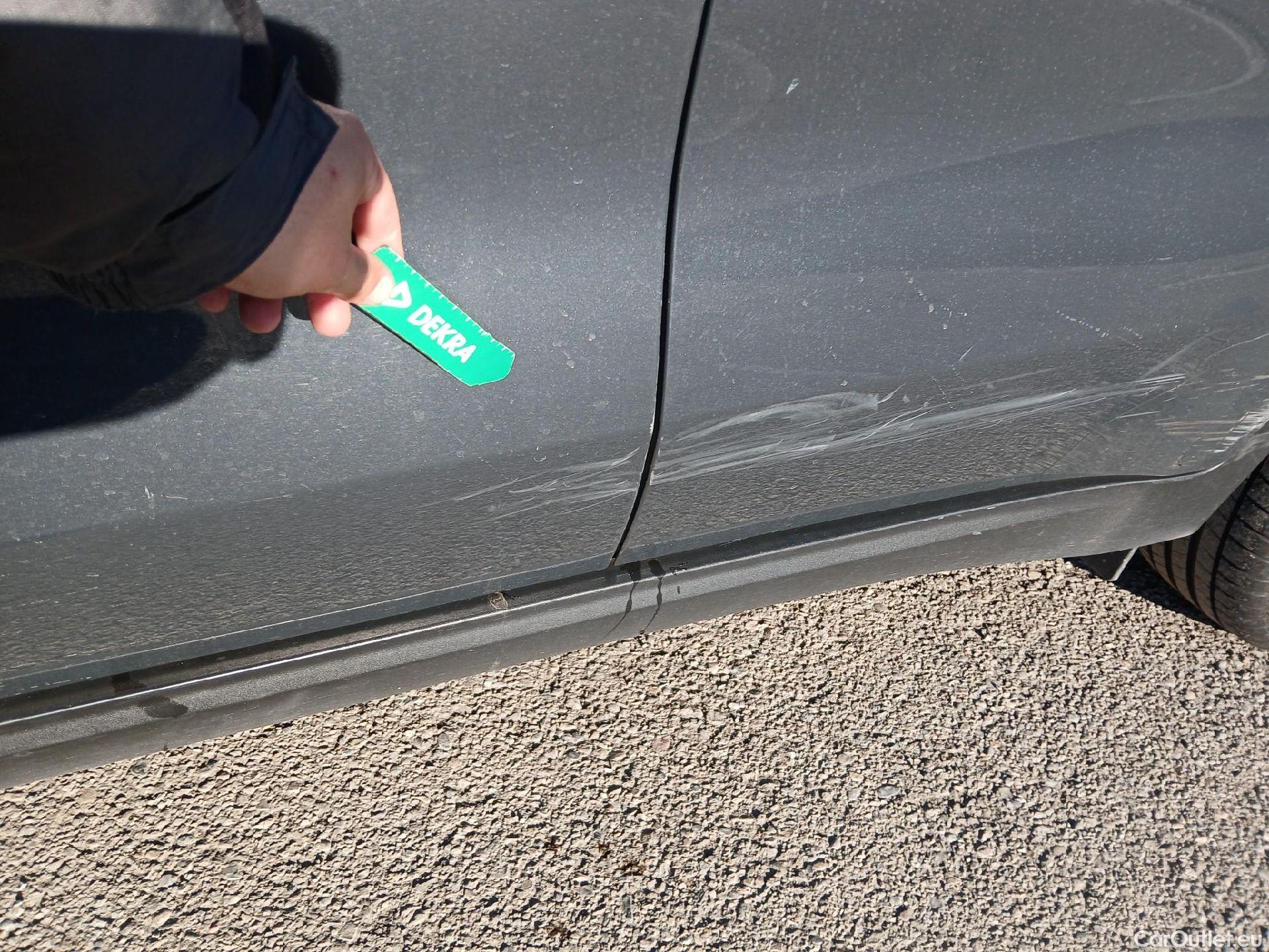  KIA  Sportage KIA  1.6MHEV Drive 100kW(136CV) 4x2(Crist Tintados) #19