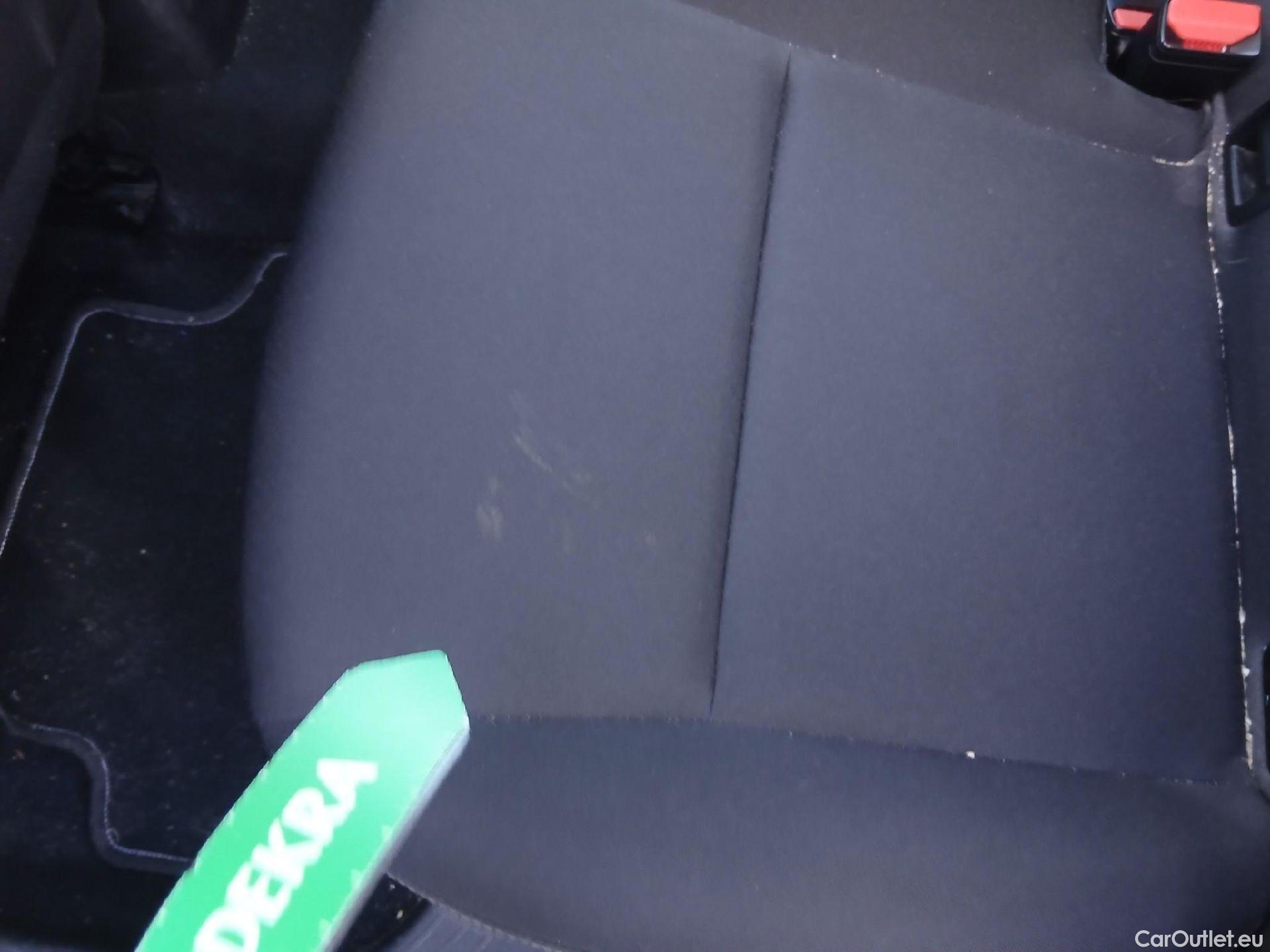  Renault  Clio RENAULT  / 2019 / 5P / berlina con portón Business Blue dCi (100CV) #27