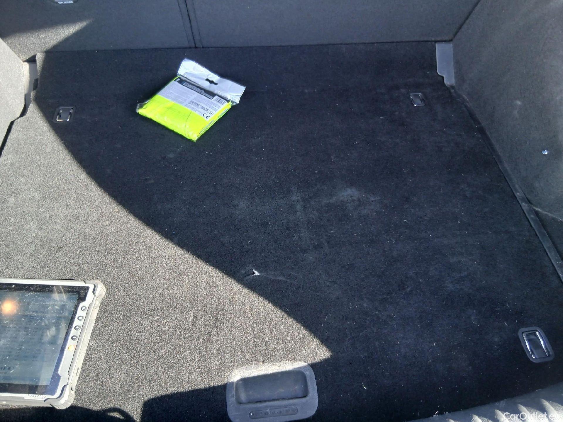  KIA  XCeed KIA  / 2019 / 5P / todoterreno 1.6 MHEV iMT Emotion 100kW (136CV) #31