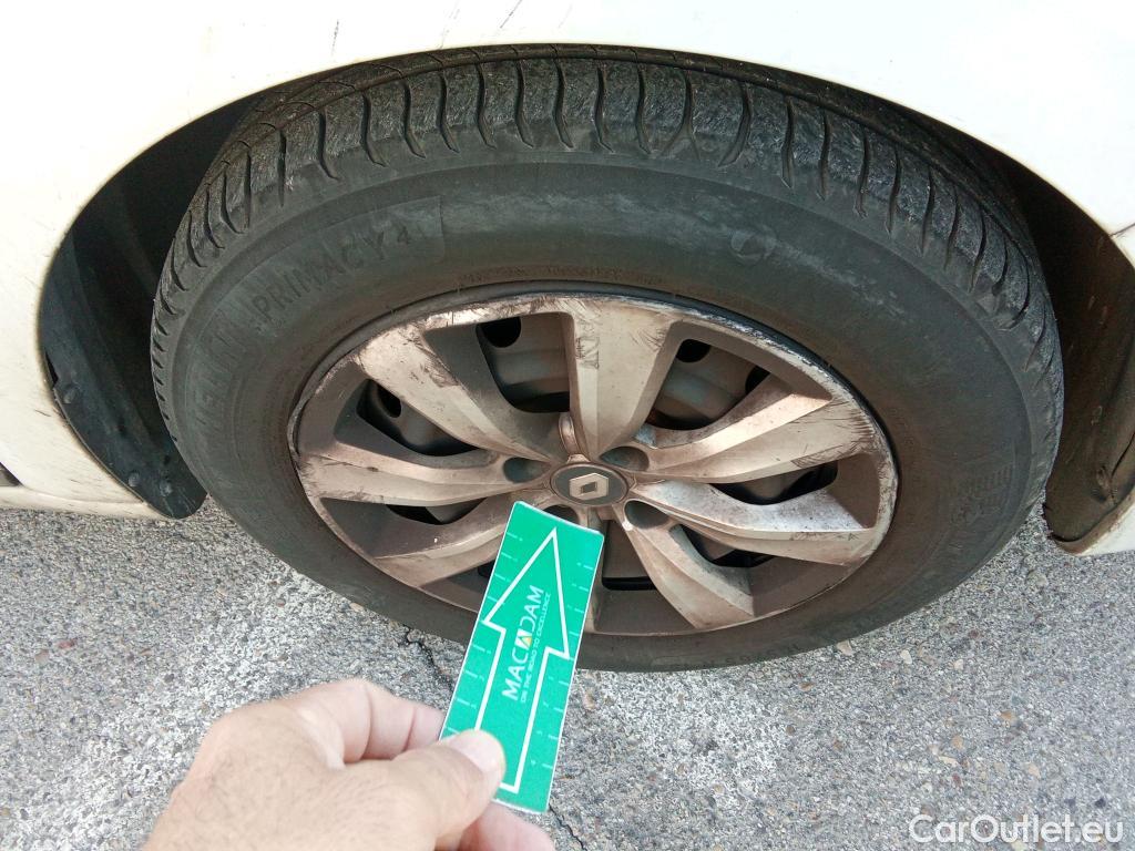  Renault  Clio RENAULT  / 2019 / 5P / berlina con portón Business TCe 74 kW (100CV) GLP #28