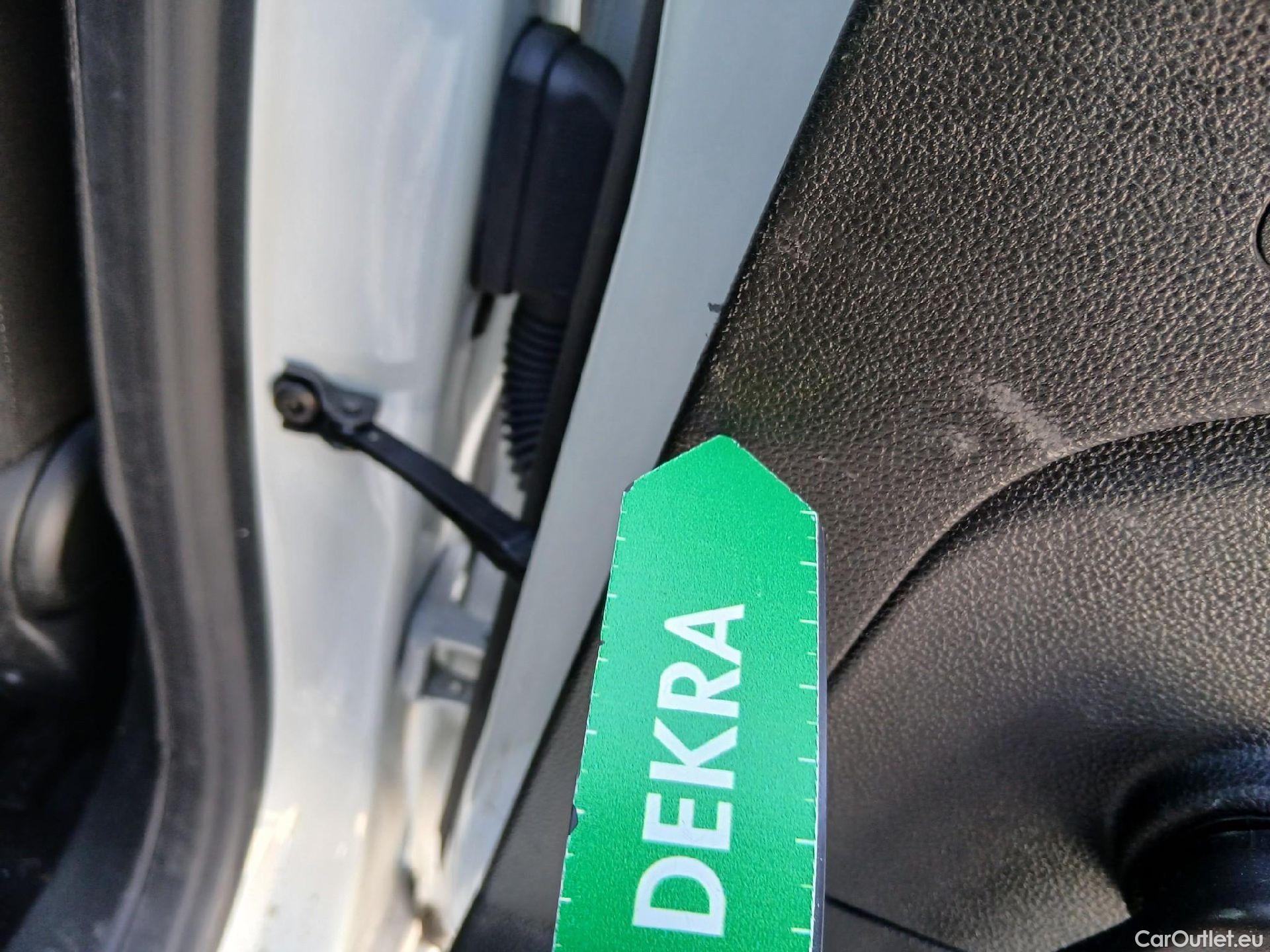  Renault  Clio RENAULT  / 2019 / 5P / berlina con portón Business Blue dCi (100CV) #40