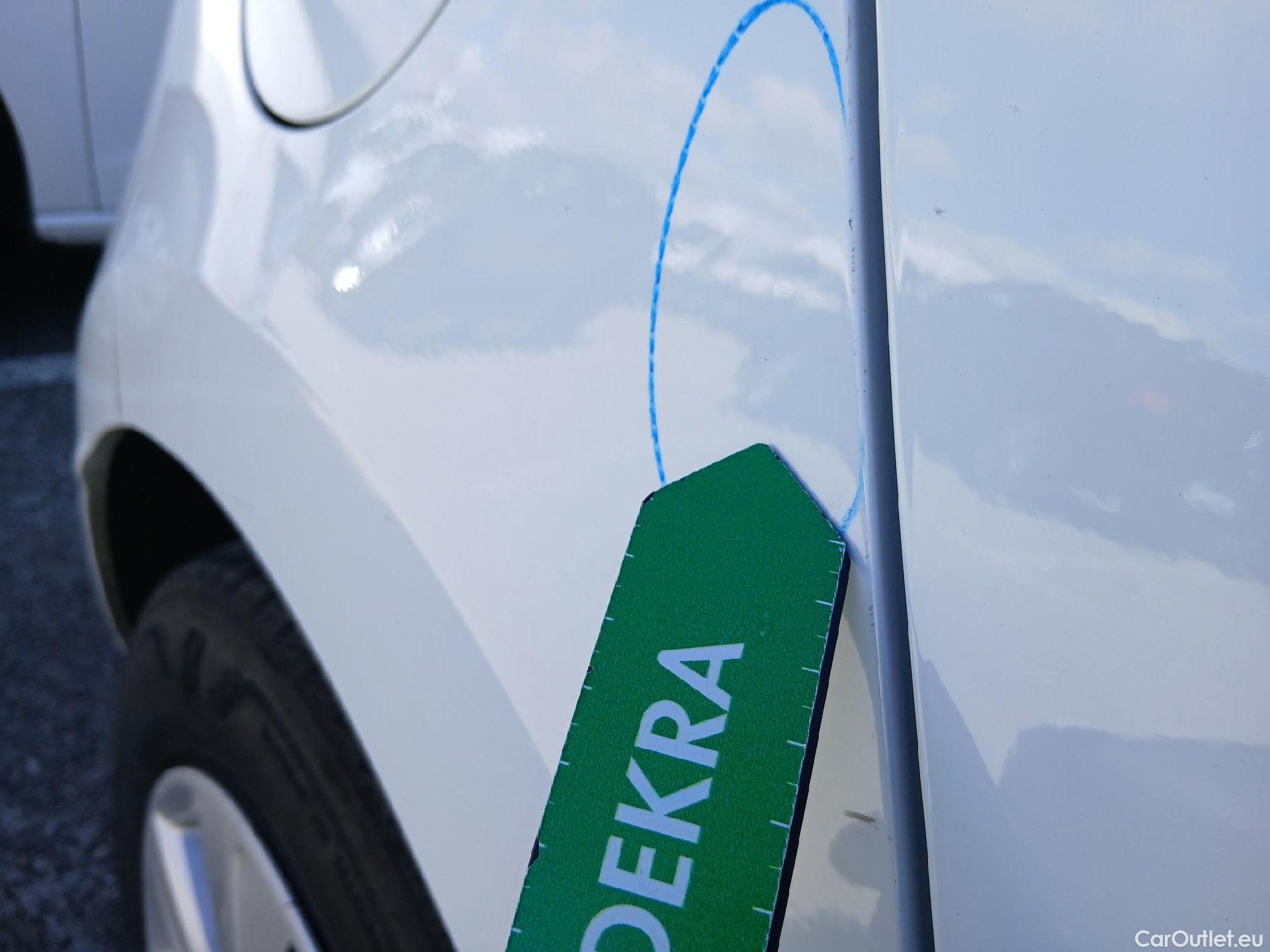  Renault  Clio RENAULT  / 2019 / 5P / berlina con portón Business Blue dCi (100CV) #35