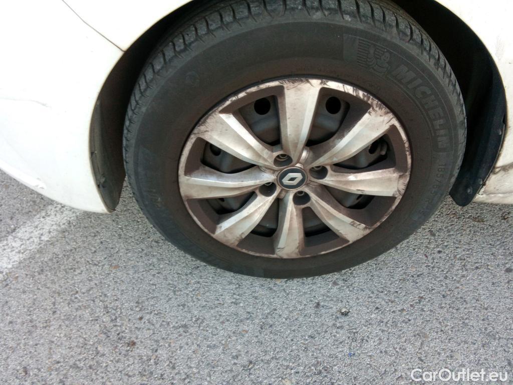  Renault  Clio RENAULT  / 2019 / 5P / berlina con portón Business TCe 74 kW (100CV) GLP #25