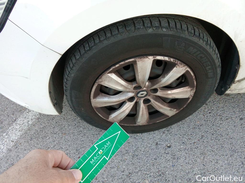  Renault  Clio RENAULT  / 2019 / 5P / berlina con portón Business TCe 74 kW (100CV) GLP #26