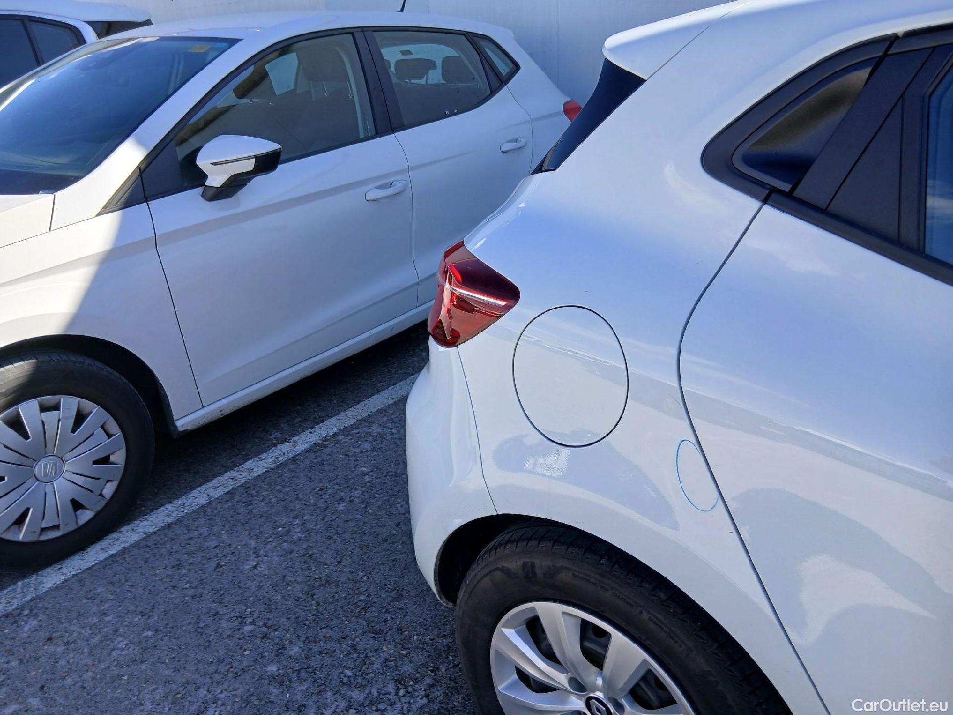  Renault  Clio RENAULT  / 2019 / 5P / berlina con portón Business Blue dCi (100CV) #34