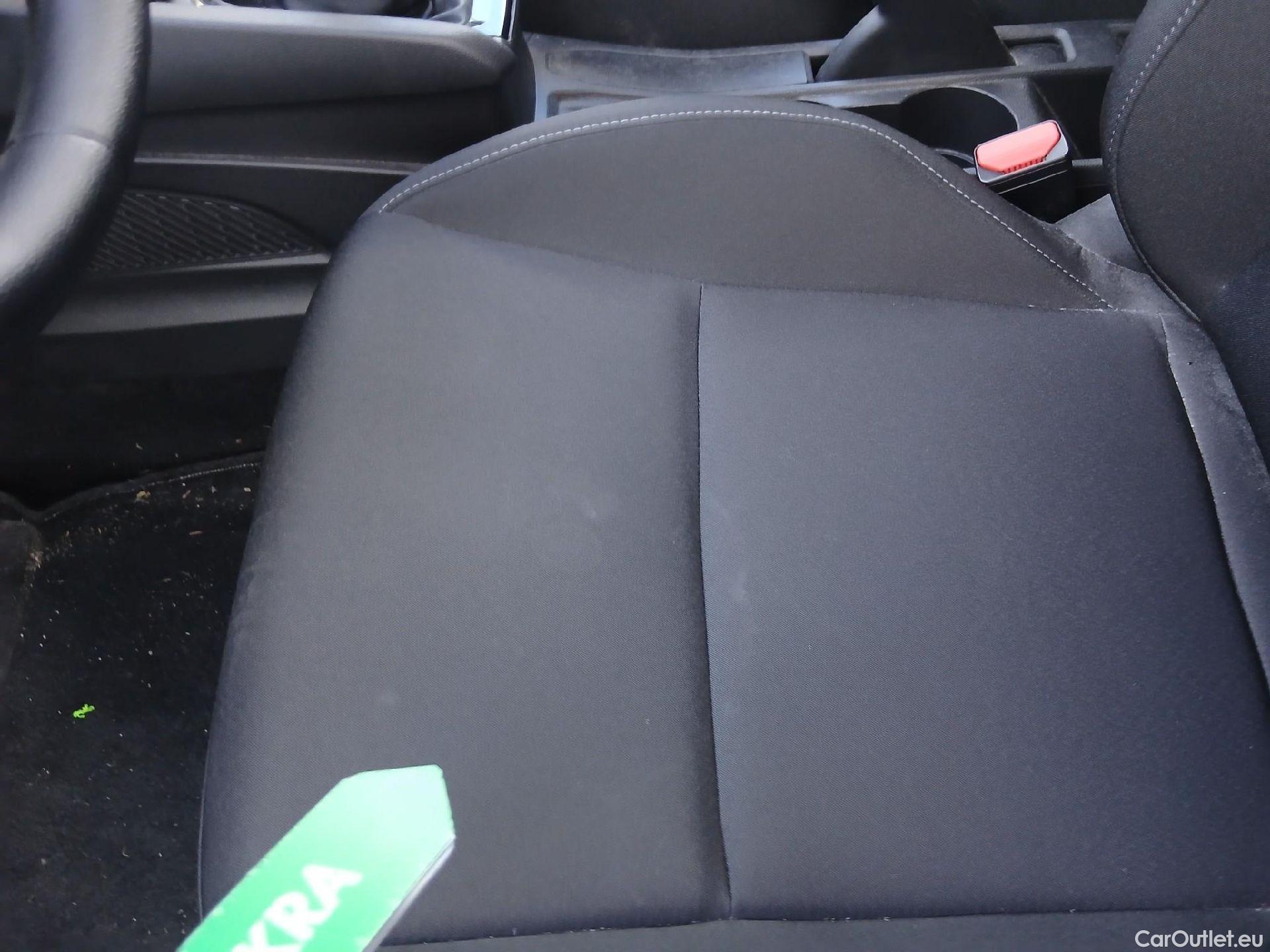  Renault  Clio RENAULT  / 2019 / 5P / berlina con portón Business Blue dCi (100CV) #24