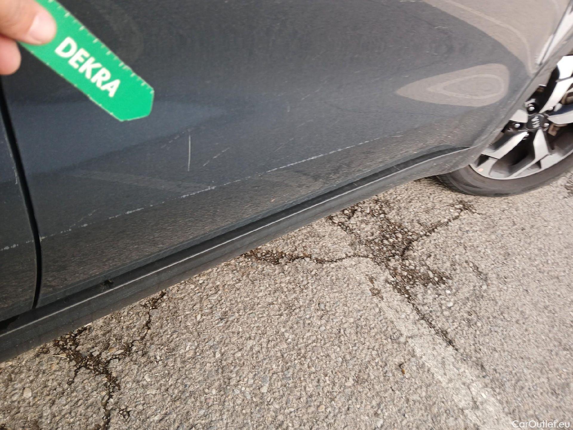  KIA  Sportage KIA  1.6MHEV Drive 100kW(136CV) 4x2(Crist Tintados) #33