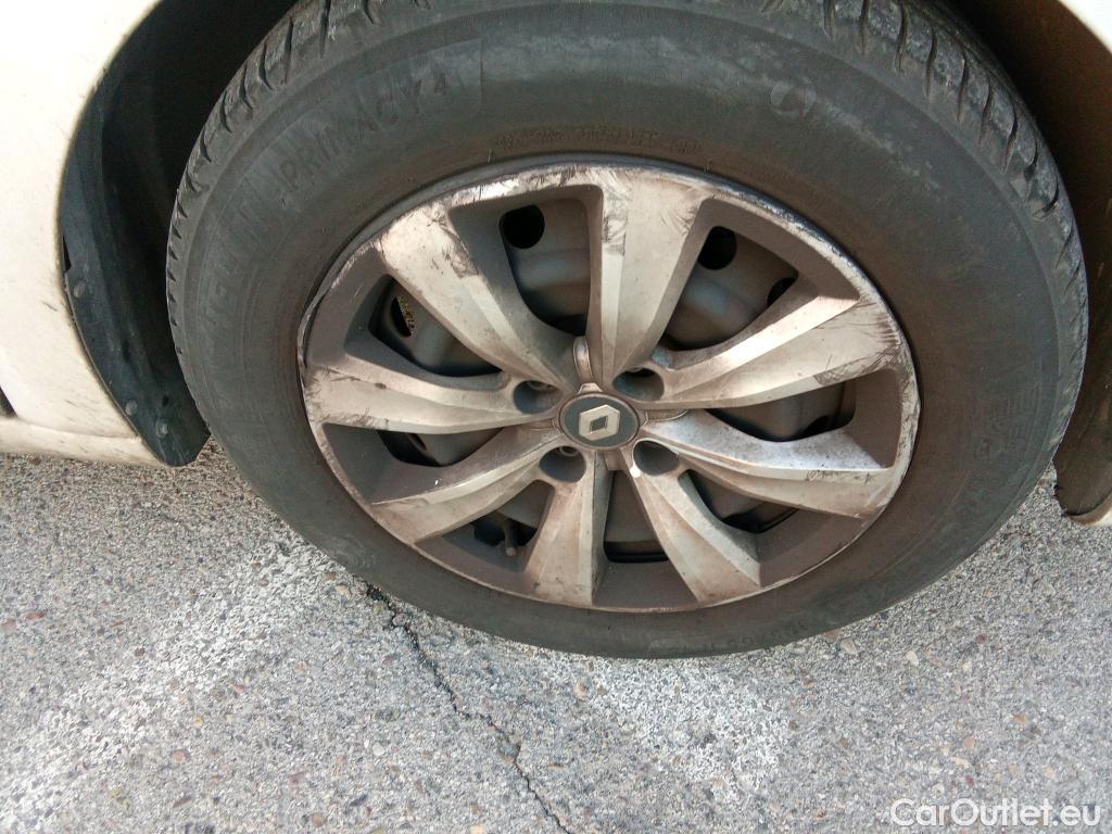  Renault  Clio RENAULT  / 2019 / 5P / berlina con portón Business TCe 74 kW (100CV) GLP #27