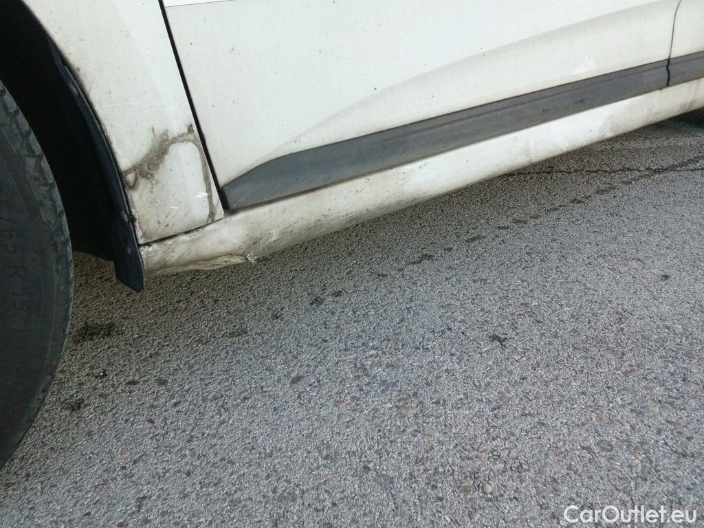  Renault  Clio RENAULT  / 2019 / 5P / berlina con portón Business TCe 74 kW (100CV) GLP #3