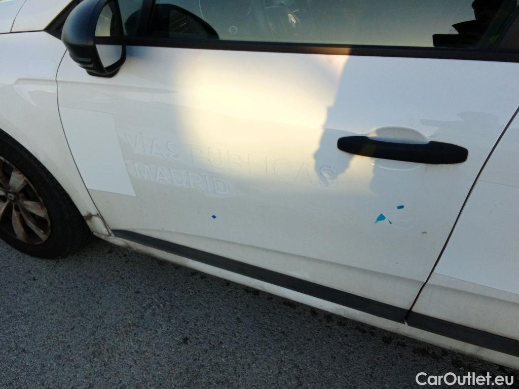  Renault  Clio RENAULT  / 2019 / 5P / berlina con portón Business TCe 74 kW (100CV) GLP #5