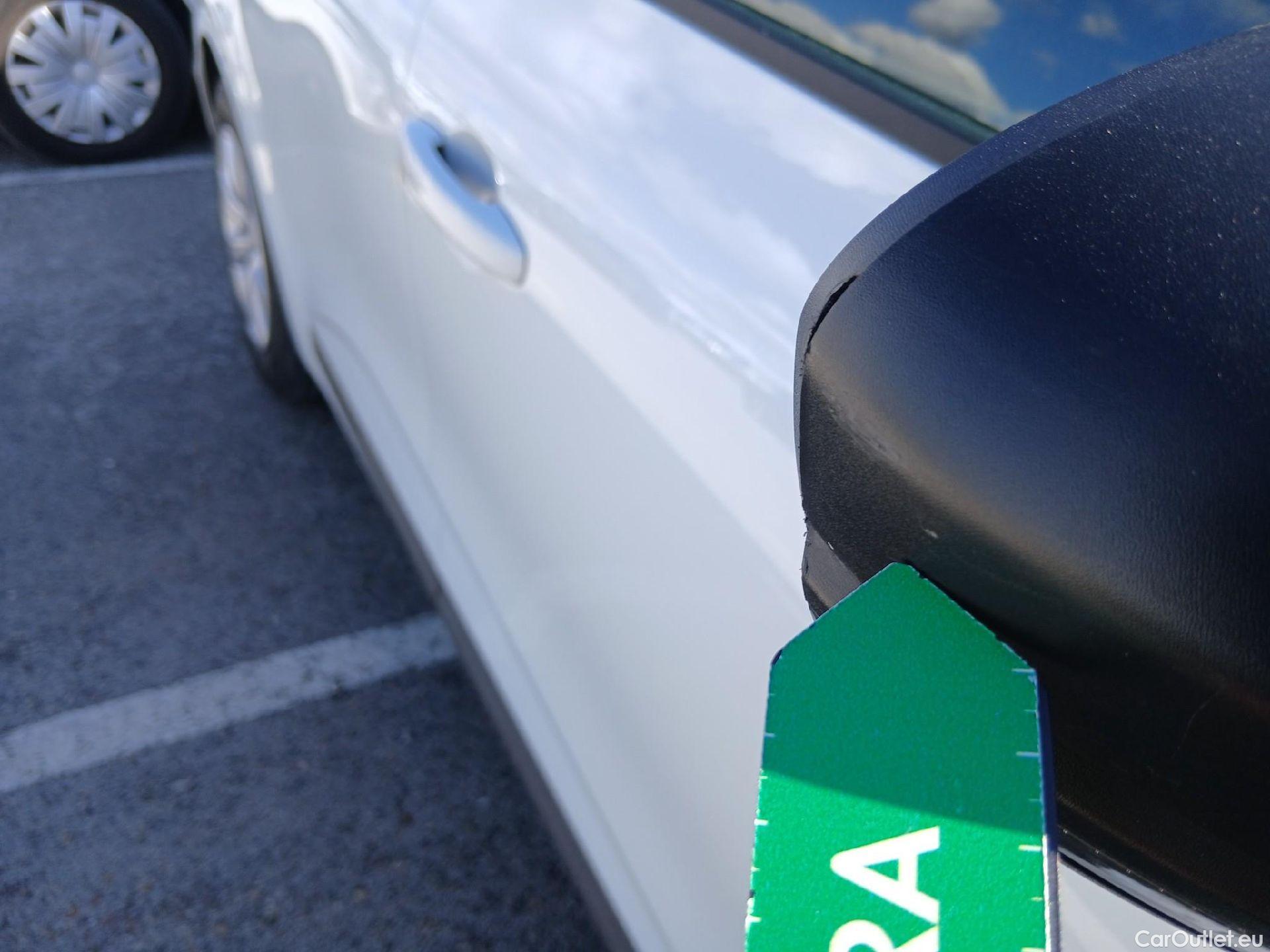  Renault  Clio RENAULT  / 2019 / 5P / berlina con portón Business Blue dCi (100CV) #45