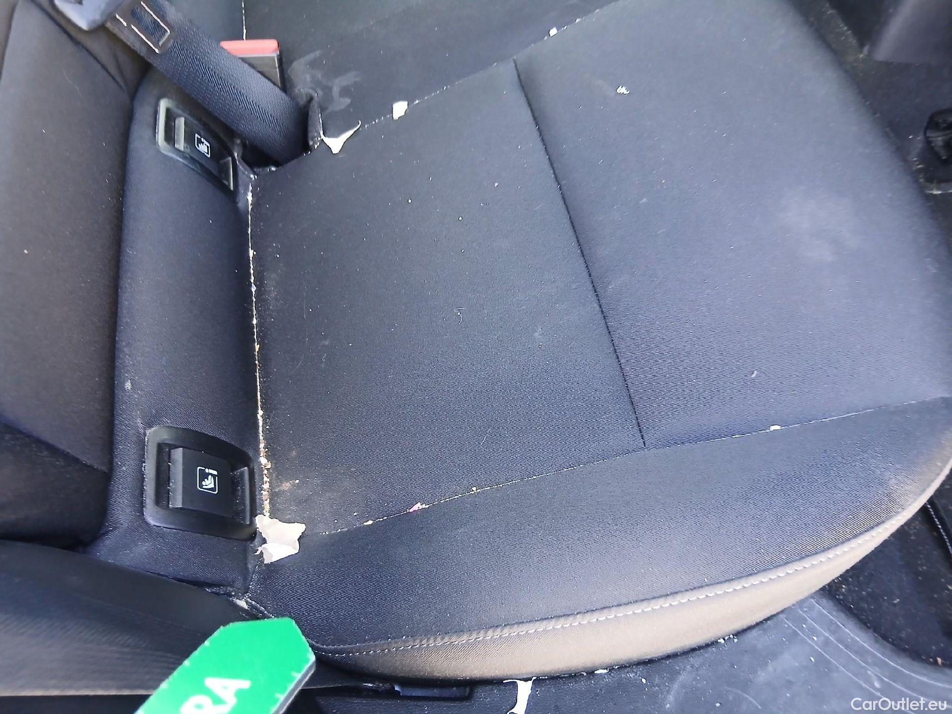  Renault  Clio RENAULT  / 2019 / 5P / berlina con portón Business Blue dCi (100CV) #25