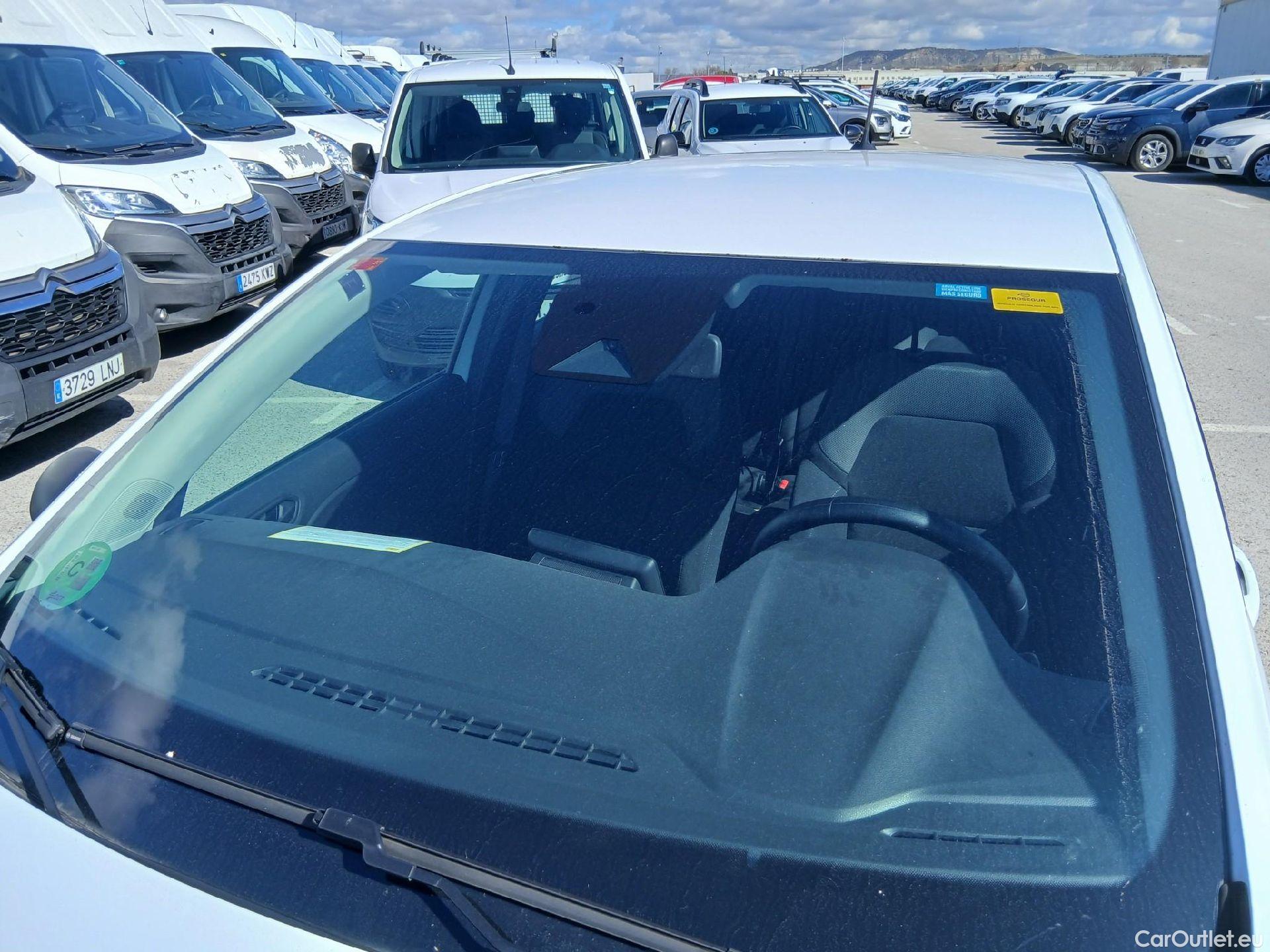  Renault  Clio RENAULT  / 2019 / 5P / berlina con portón Business Blue dCi (100CV) #1