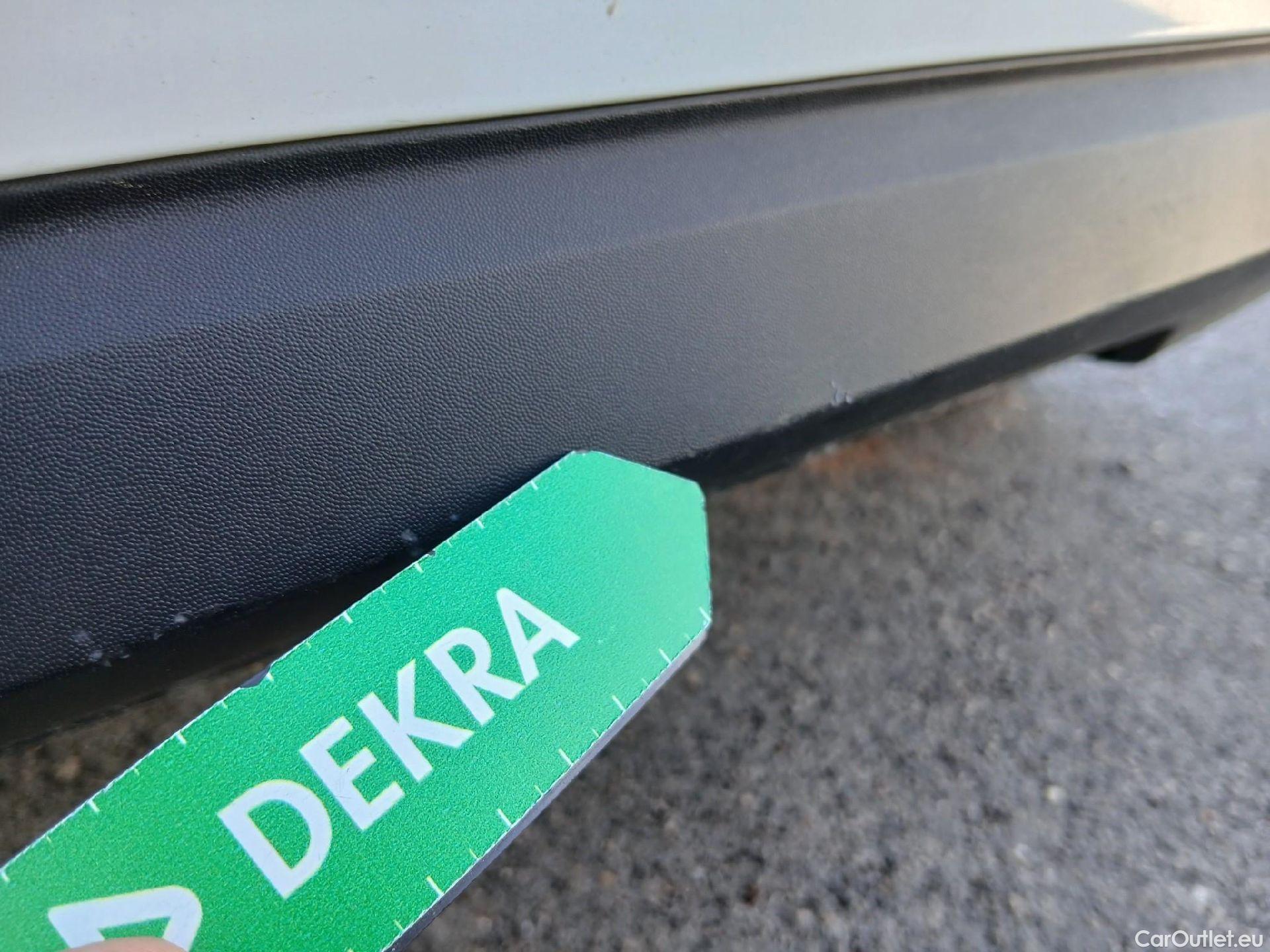  Renault  Clio RENAULT  / 2019 / 5P / berlina con portón Business Blue dCi (100CV) #23