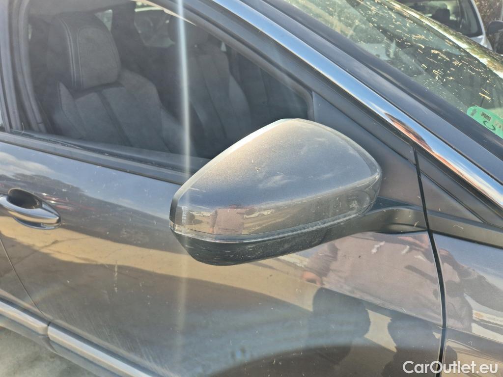  Peugeot  3008 PEUGEOT  / 2020 / 5P / todoterreno 1.5 BlueHDi 96kW (130CV) S&S Allure EAT8 #21