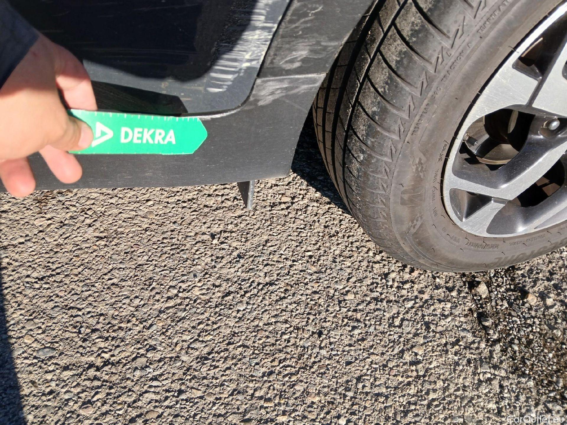  KIA  Sportage KIA  1.6MHEV Drive 100kW(136CV) 4x2(Crist Tintados) #22