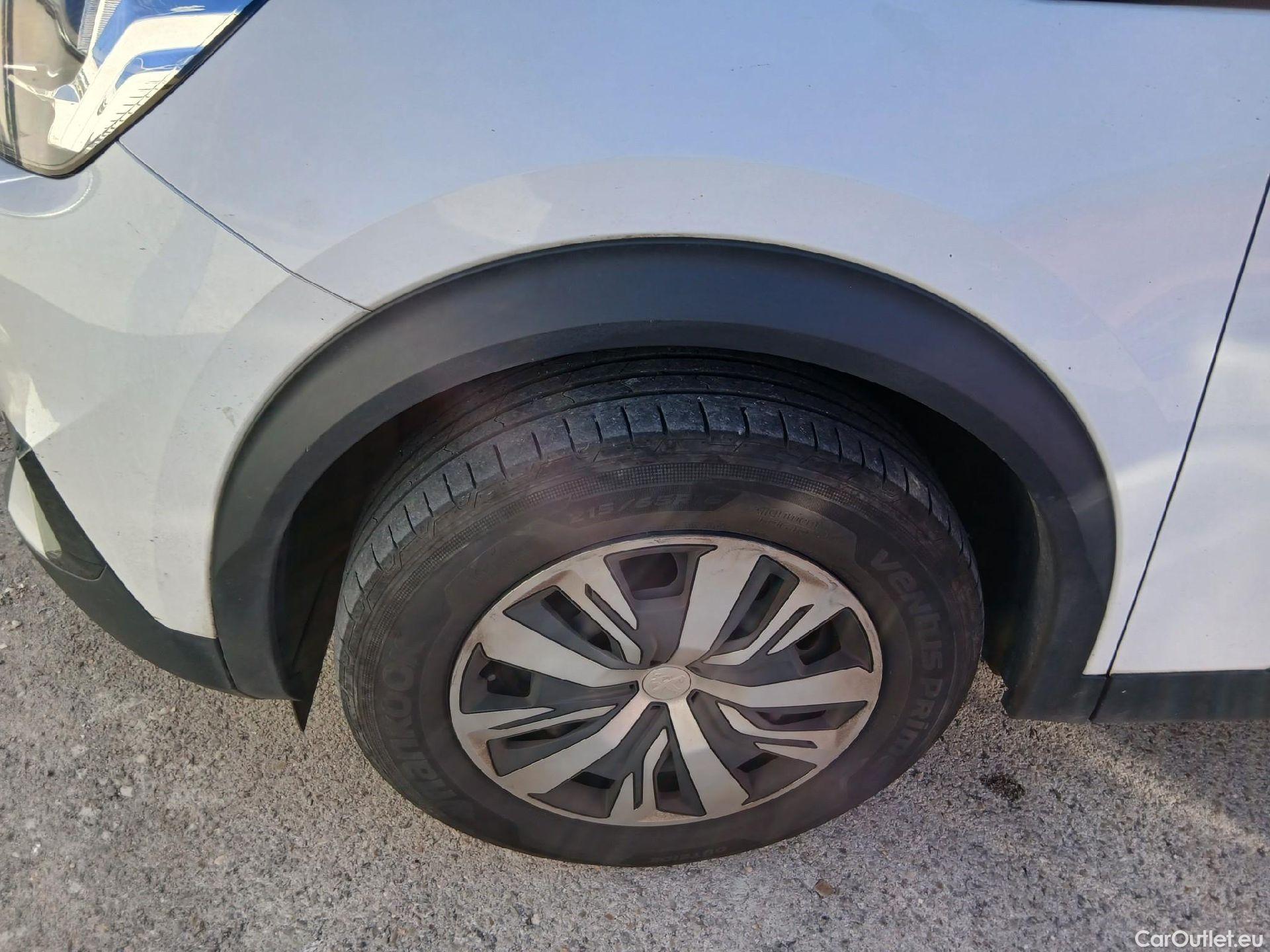  Peugeot  2008 PEUGEOT  / 2019 / 5P / todoterreno Active BlueHDI 81kW (110CV) #11